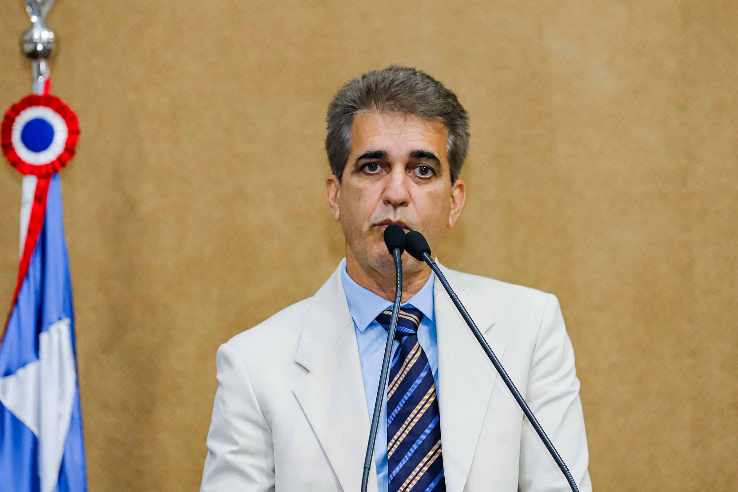Deputado Robinson Almeida, pré-candidato do PT à prefeito de Salvador, não poupa críticas e qualifica as medidas fiscais de Bruno Reis como "cosméticas" e "eleitoreiras".