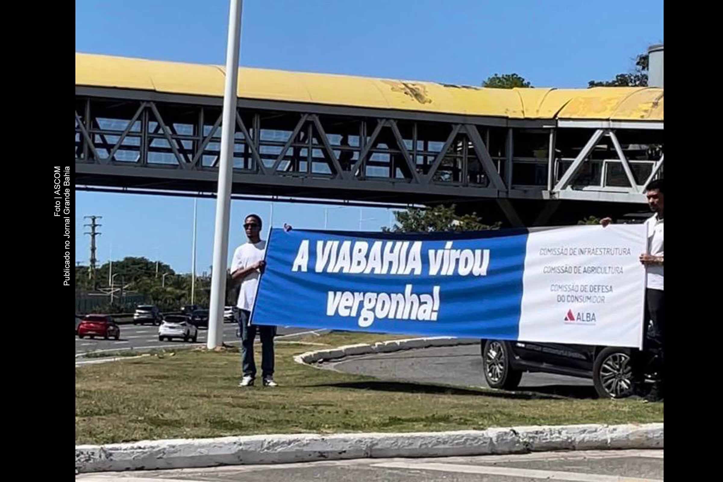 Manifestação organizada por parlamentares questiona descumprimento de contrato pela concessionária ViaBahia responsável pela BR-324 e BR-116.
