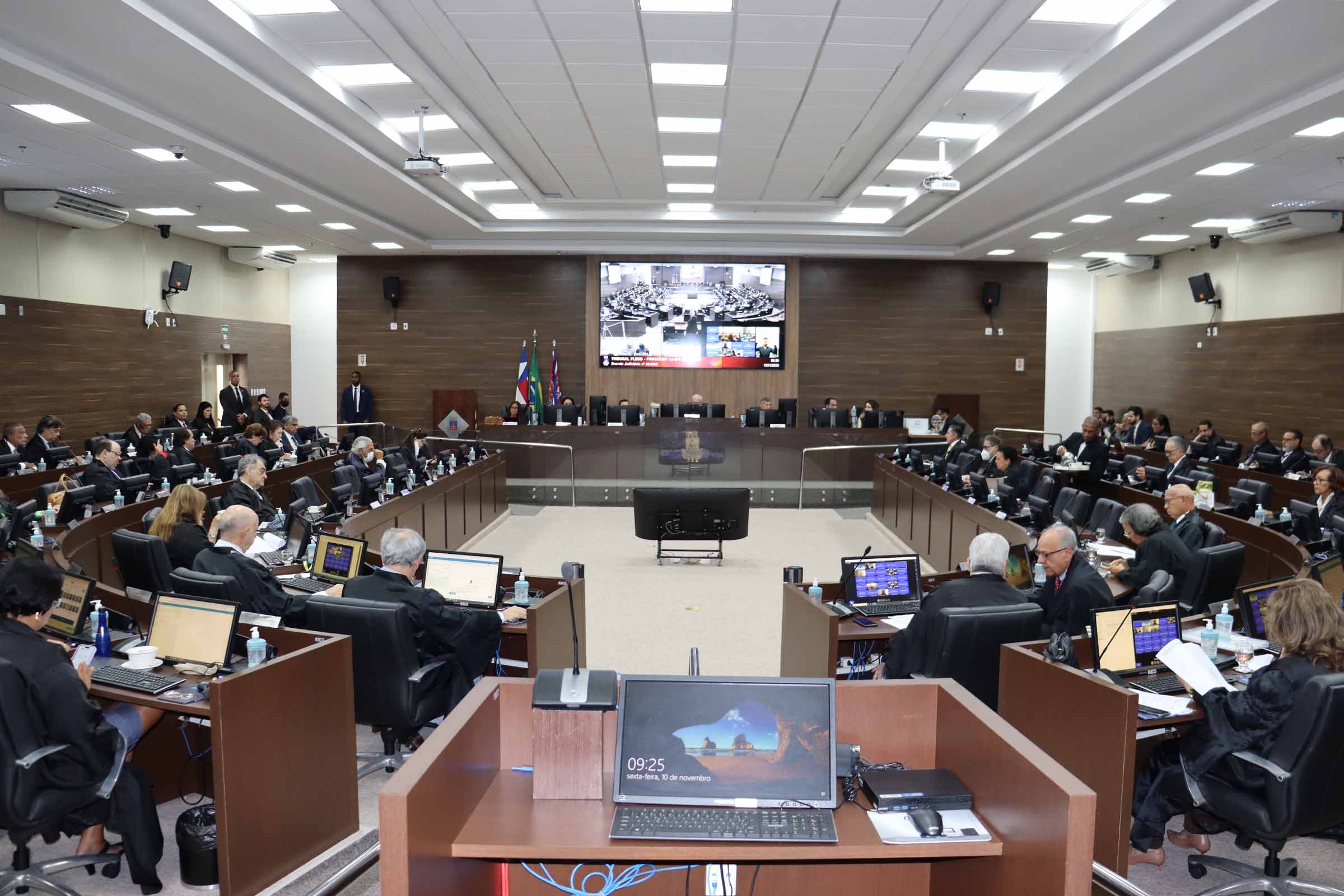 Desembargador Nilson Soares Castelo Branco preside a votação que definirá os ocupantes dos principais cargos do Tribunal de Justiça da Bahia.