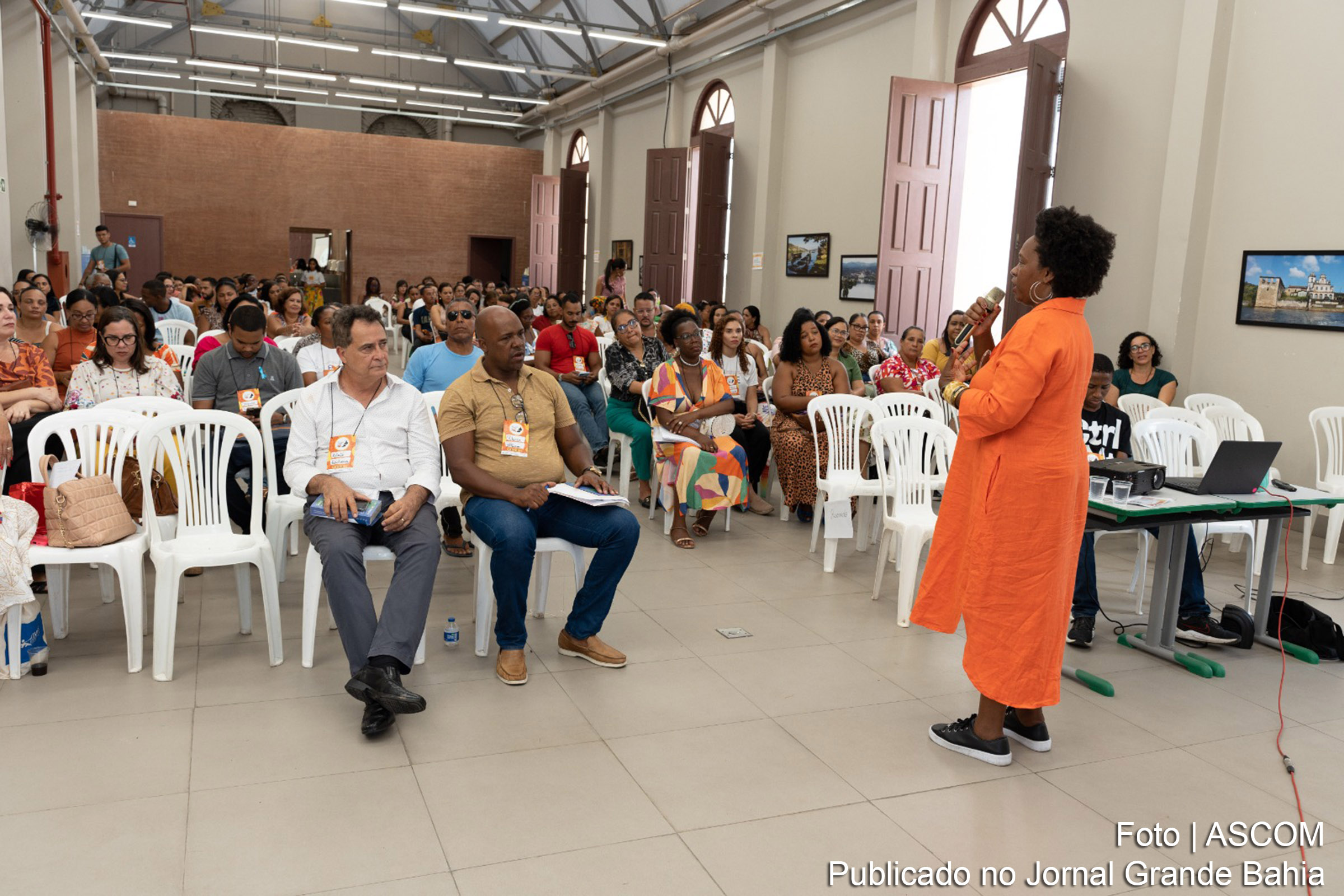 Programa Parceria pela Valorização da Educação (PVE) reúne educadores para discutir estratégias e práticas antirracistas nos municípios da região.