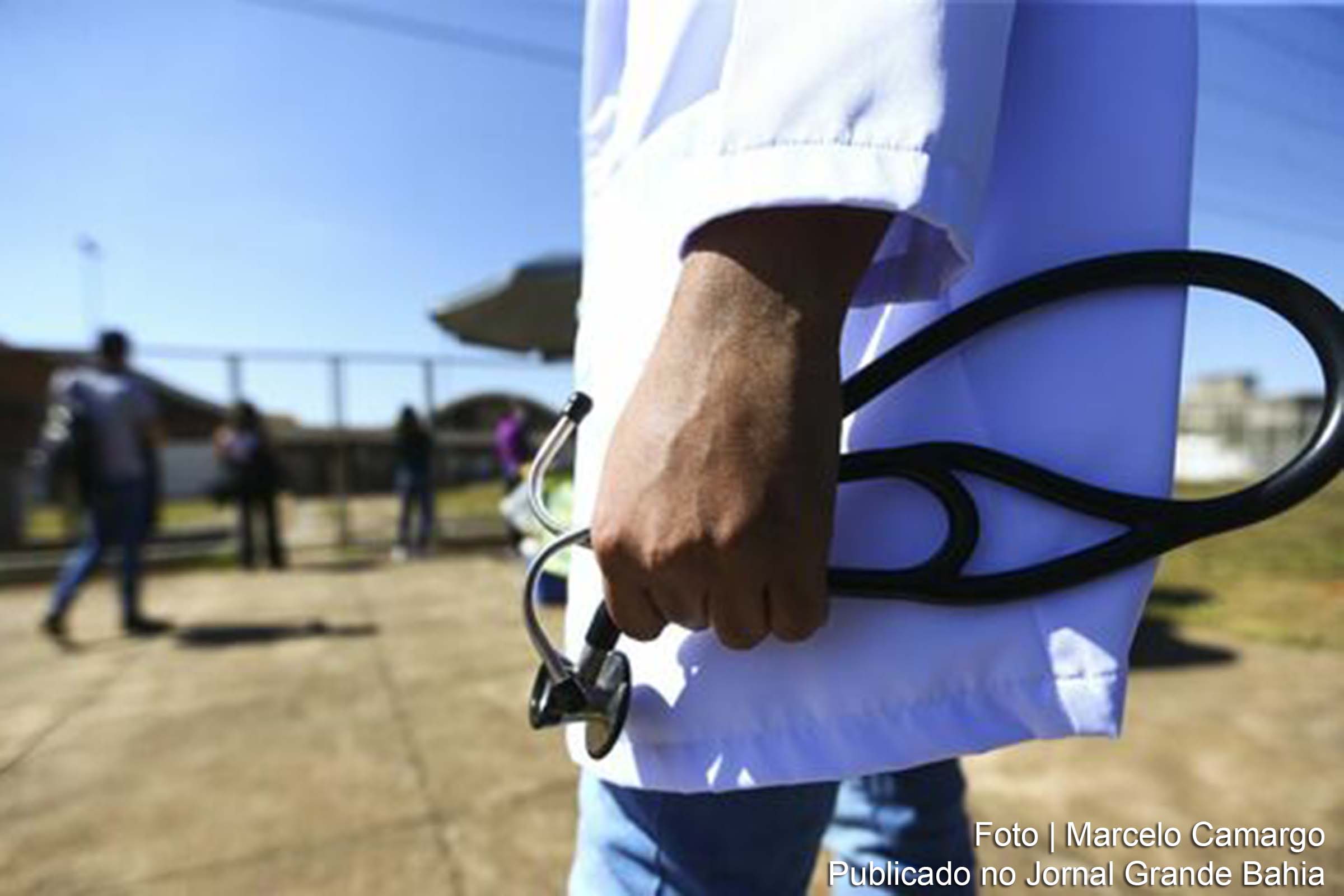 Enfermeiros, técnicos em enfermagem e auxiliares aguardam solução para a questão do piso salarial.