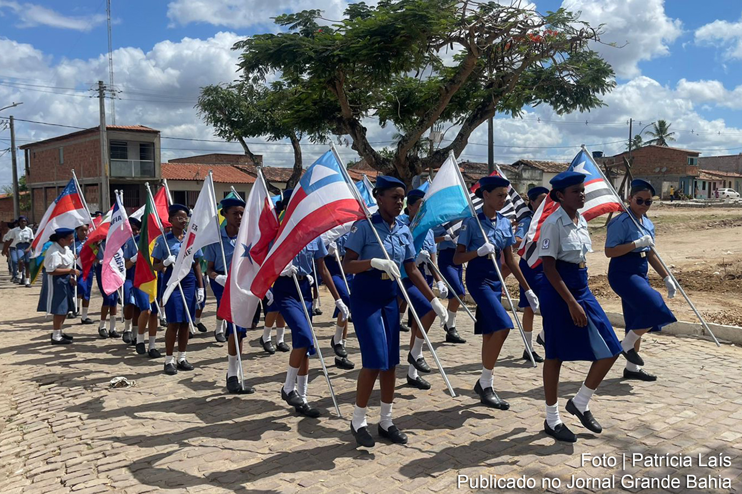 Homenagens marcaram a solenidade que celebrou o Dia da Proclamação da República e o aniversário da unidade de ensino no distrito de Jaíba.