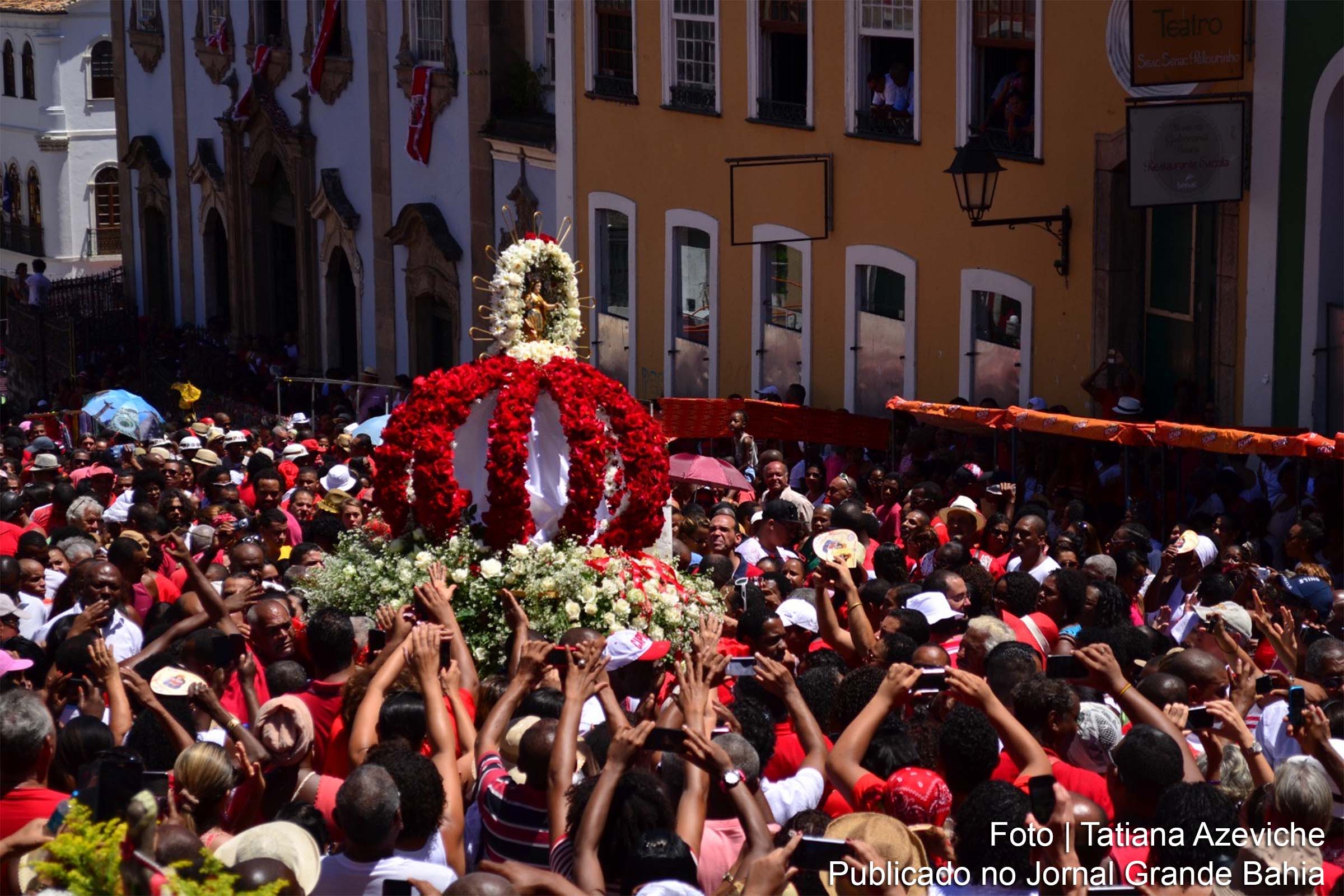 Em Salvador, a celebração da padroeira dos mercados e do Corpo de Bombeiros, Santa Bárbara, reúne católicos e adeptos do candomblé.
