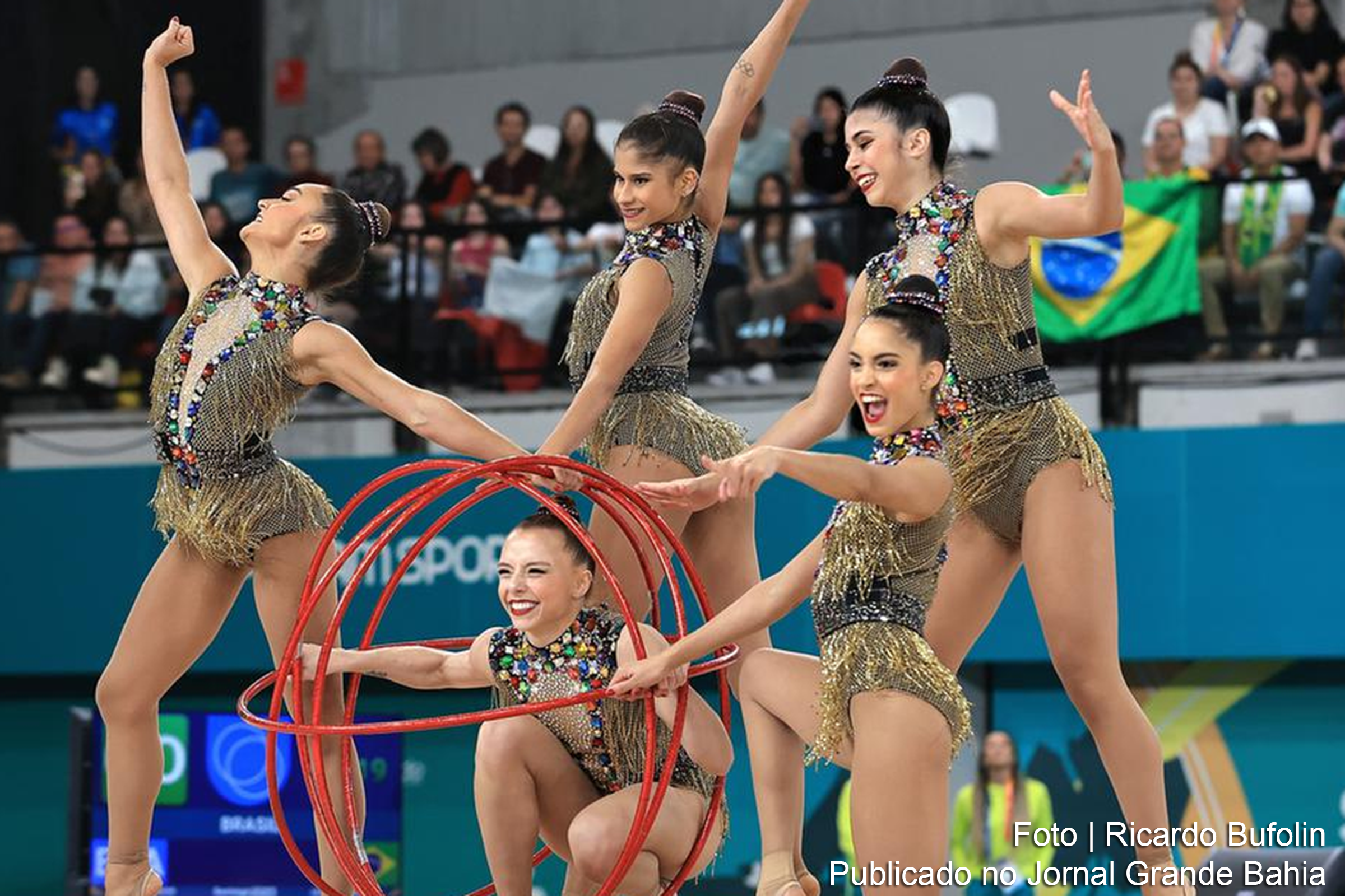 A seleção de ginástica rítmica do Brasil conquistou medalhas de ouro e prata em performances excepcionais no Pan de Santiago.
