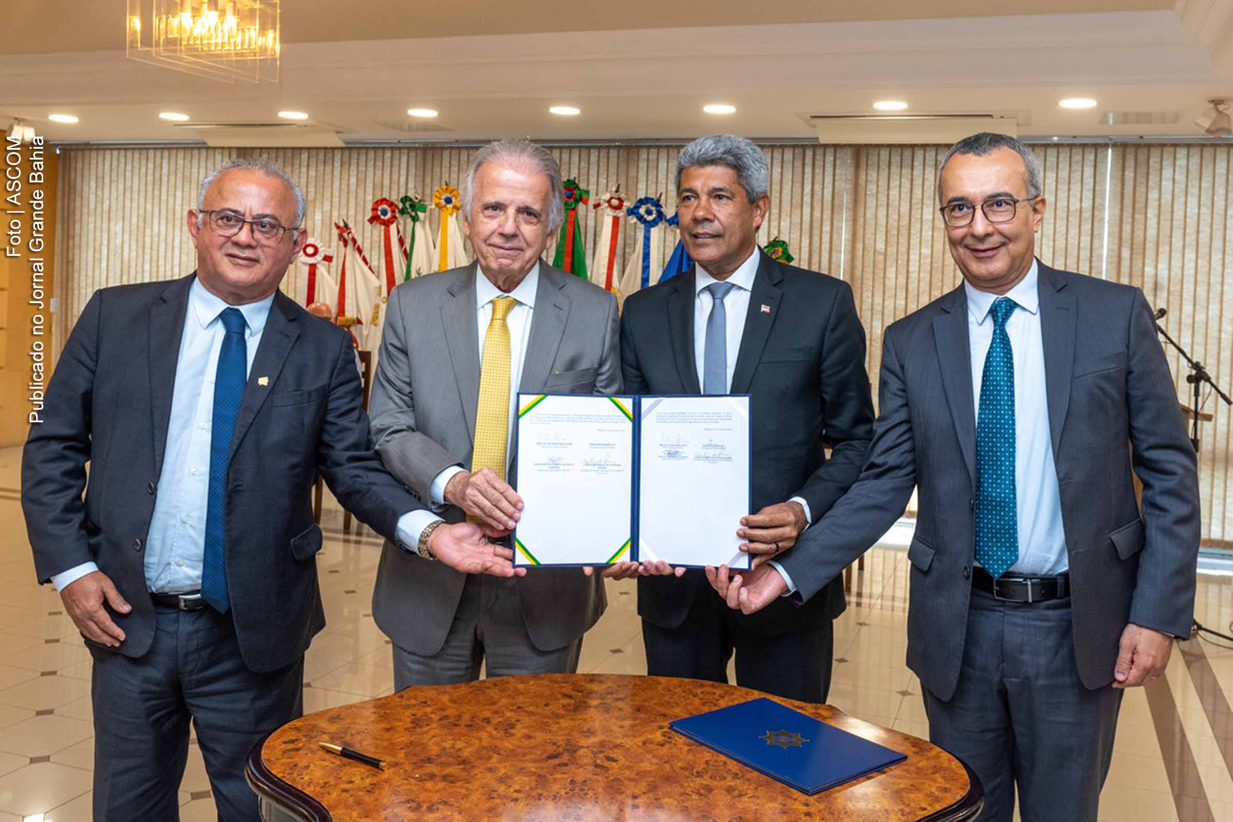 Governador Jerônimo Rodrigues, ministro da Defesa e representantes do Senai Cimatec firmam parceria para criação de centro aeroespacial em Salvador
