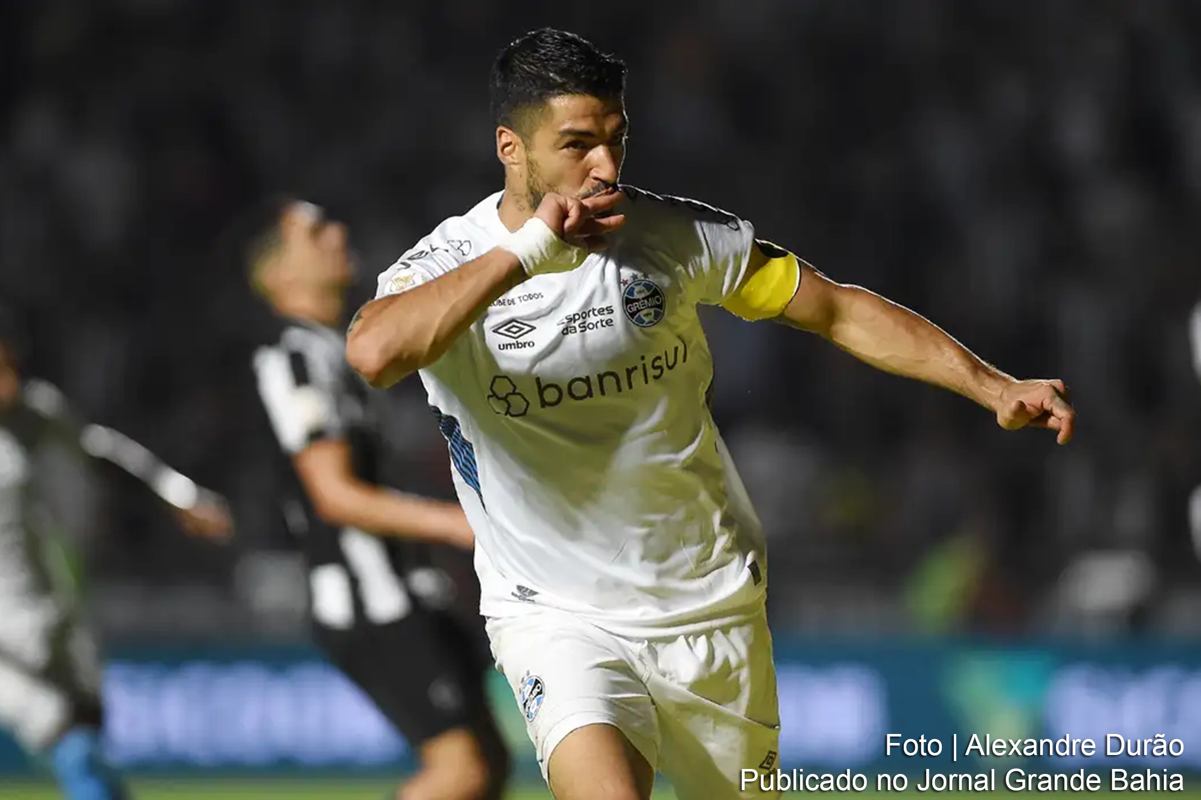 Luis Suárez brilha na vitória do Grêmio sobre o Botafogo.