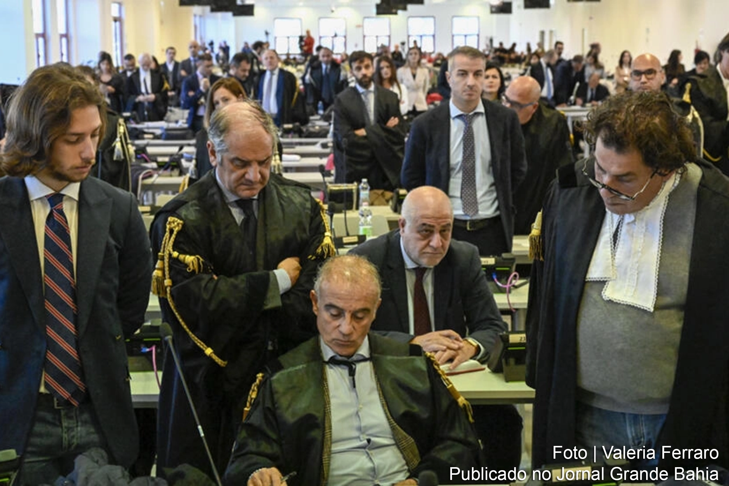 Mais de 200 suspeitos são condenados em grande julgamento contra máfia mais poderosa da Itália