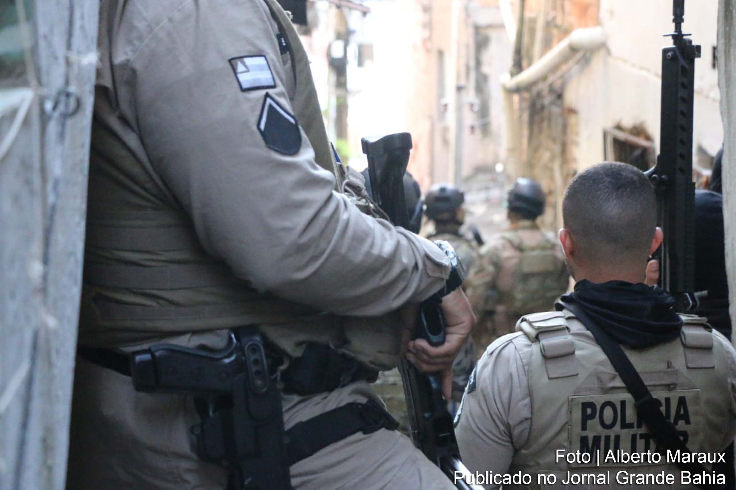 A polícia prendeu um cadeirante suspeito de arrecadar dinheiro com a venda de drogas em operação no bairro de Nordeste de Amaralina, Salvador.