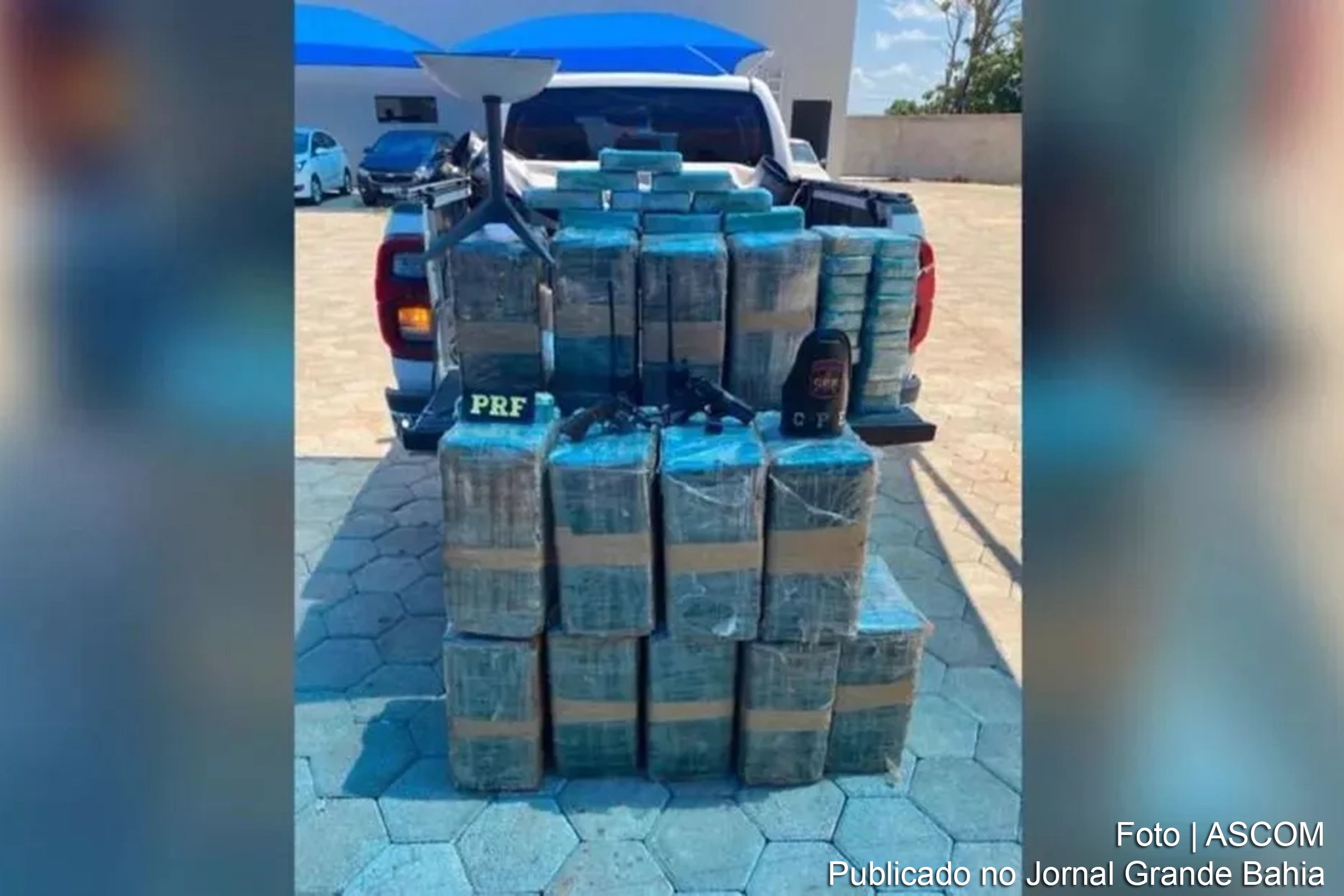 Ação resulta em confronto armado e dois suspeitos mortos; cantor não estava presente no momento.