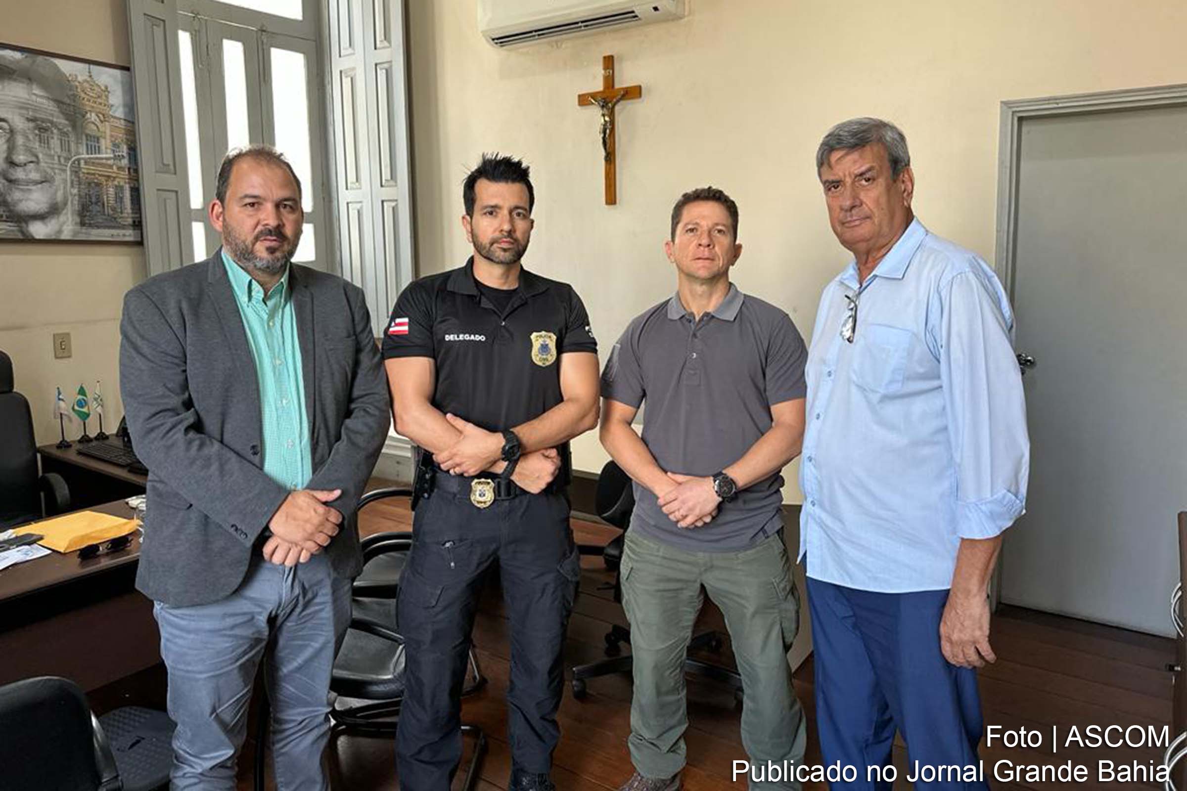 Encontro entre o prefeito Colbert Martins Filho, coordenador regional da Polícia Civil de Feira de Santana e delegado-geral da Polícia Civil da Bahia discute convênio para aprimorar ações contra a criminalidade.
