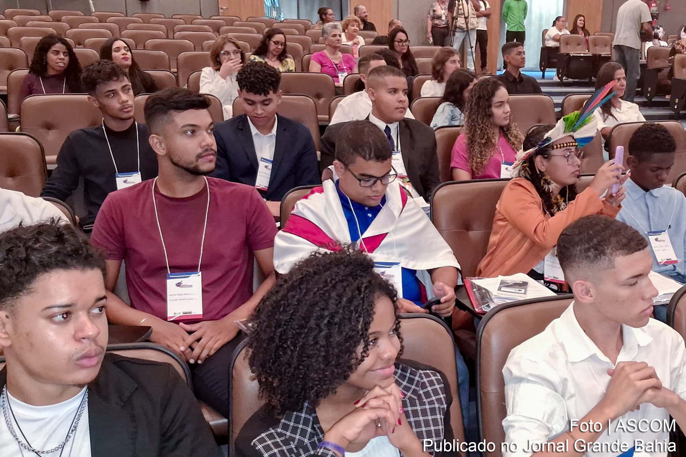 Estudantes vivenciam os trabalhos parlamentares em iniciativa que promove o protagonismo estudantil.