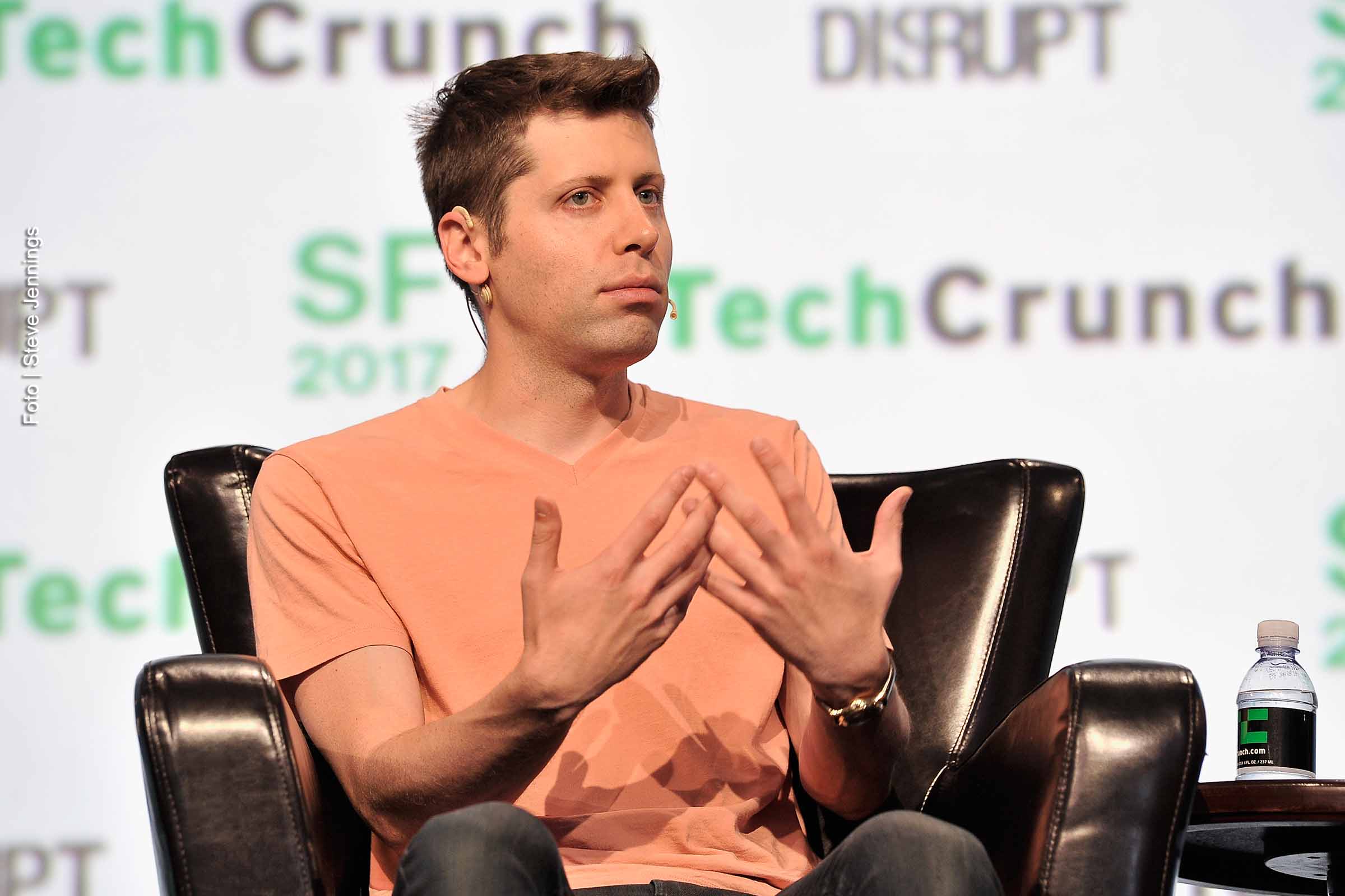 Mudança no comando da OpenAI é anunciada com saída de Sam Altman da presidência; Albanesa Mira Murati assume empresa criadora do ChatGPT