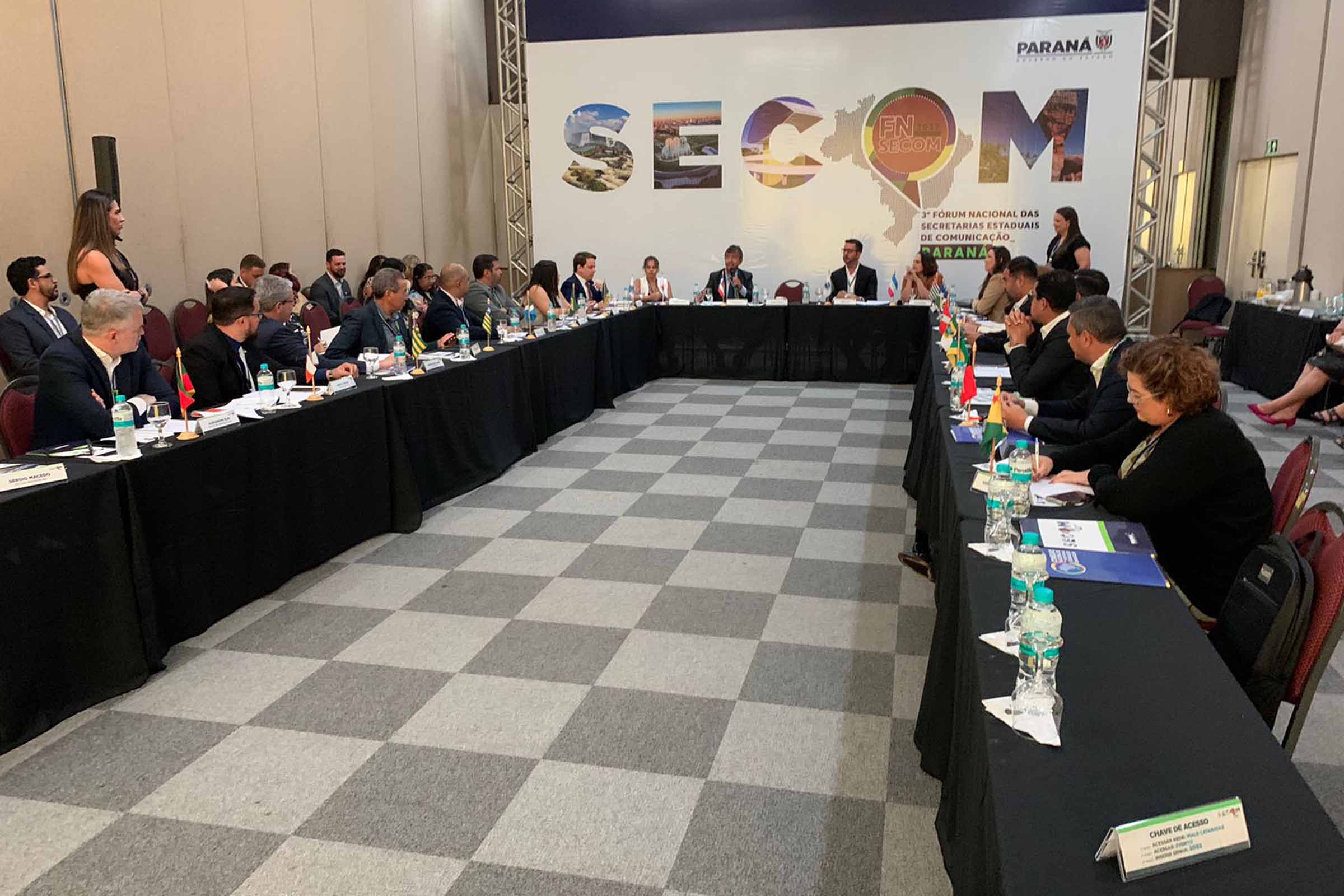 3º Fórum Nacional reúne líderes e profissionais para discutir transparência, publicidade digital e a relação entre governos e jornalismo multiplataformas.