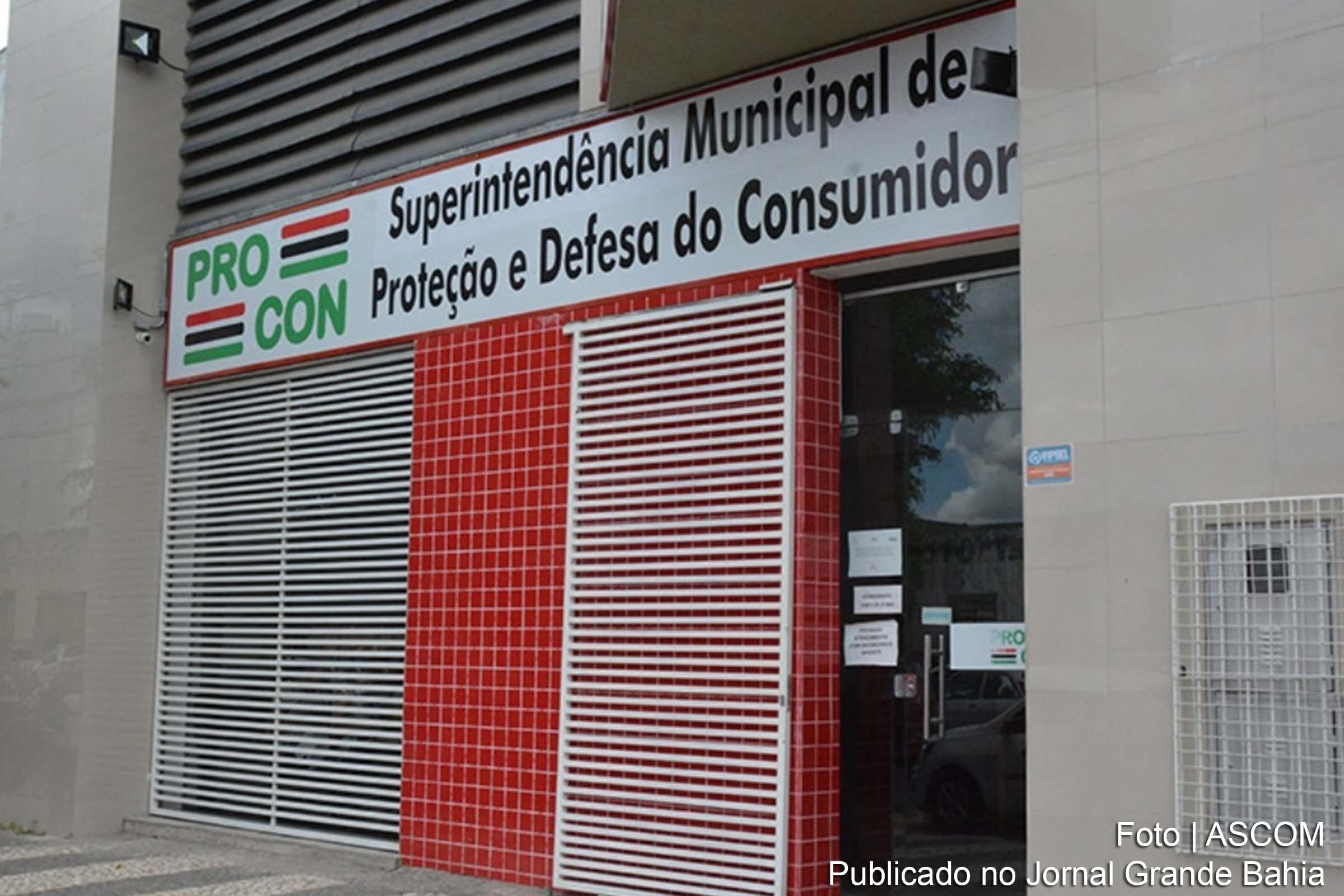 Moradores e comerciantes enfrentam transtornos devido a apagão que durou cerca de 4 horas.