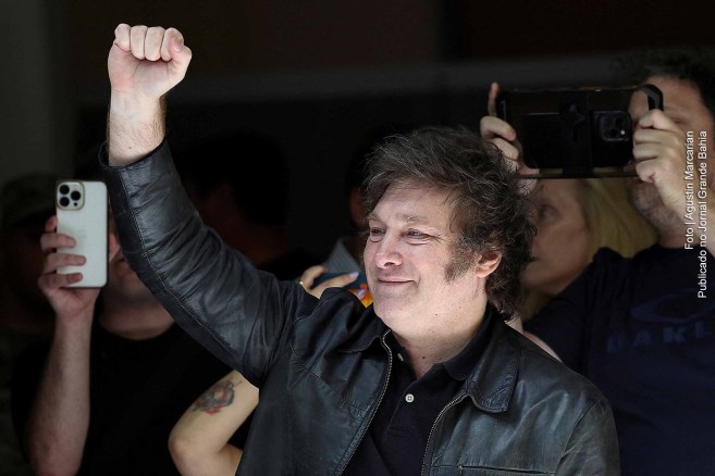 Javier Gerardo Milei é um economista, político, professor, escritor e deputado argentino, líder da coalizão política La Libertad Avanza.