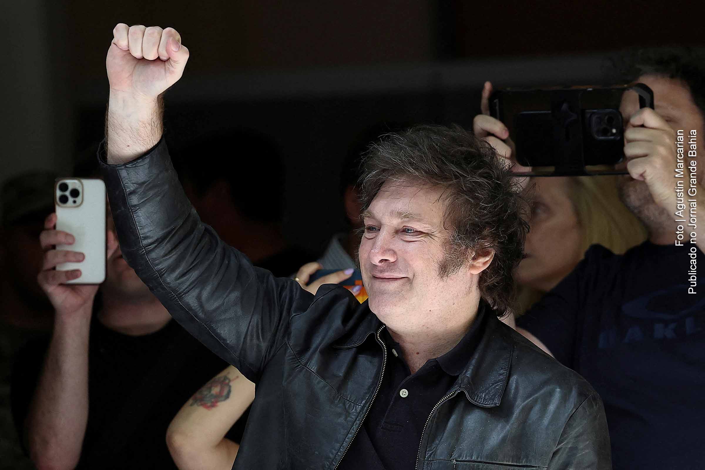 Quem é Javier Milei, o político de extrema-direita que foi eleito presidente da Argentina