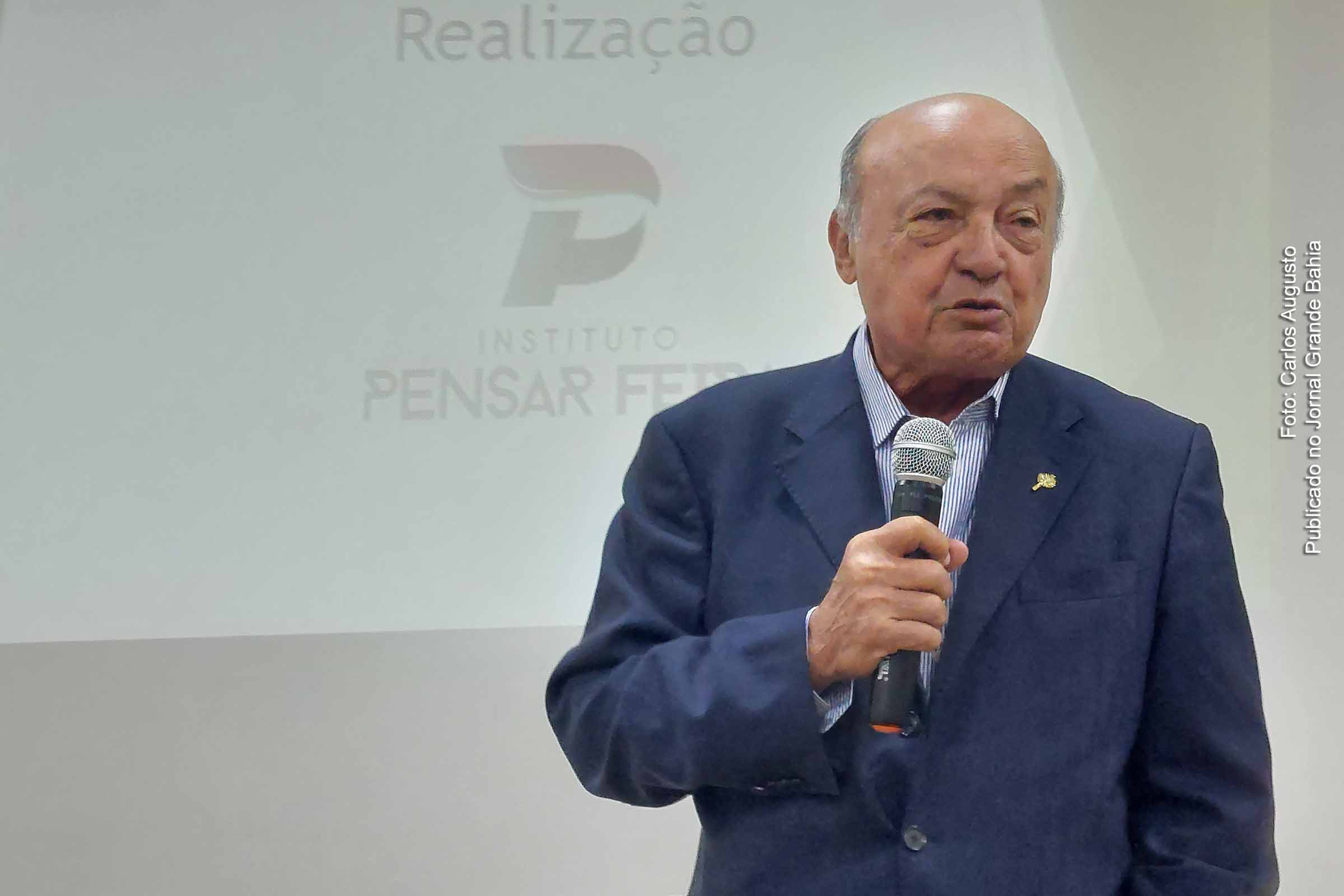 No coração da Bahia, o Instituto Geográfico e Histórico da Bahia (IGHB) inicia um novo capítulo de sua longa história. Com uma direção renovada e ambiciosa, a instituição busca preservar e difundir o rico patrimônio cultural do estado. A reconstrução de seu anexo histórico e a transformação de seu imóvel no Largo da Lapinha em um Museu Vivo são marcos significativos. O desafio agora é a digitalização da vasta hemeroteca, prometendo abrir as portas da história baiana para pesquisadores globais. Enquanto a Casa da Bahia escreve este novo capítulo, medalhas são dedicadas a figuras notáveis, e a essência da instituição, fundada em 1894, permanece mais vibrante do que nunca.