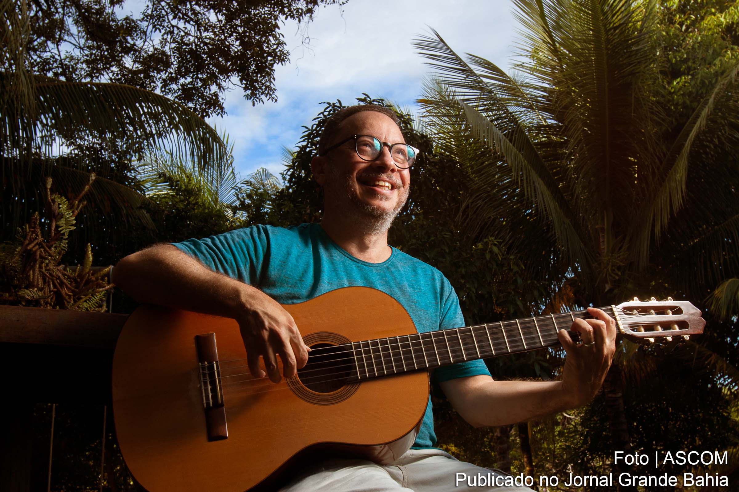O talentoso violonista feirense, Borega, apresentará um espetáculo único, "O Violão Brasileiro de Borega", evidenciando sua intimidade musical no Teatro da CDL.