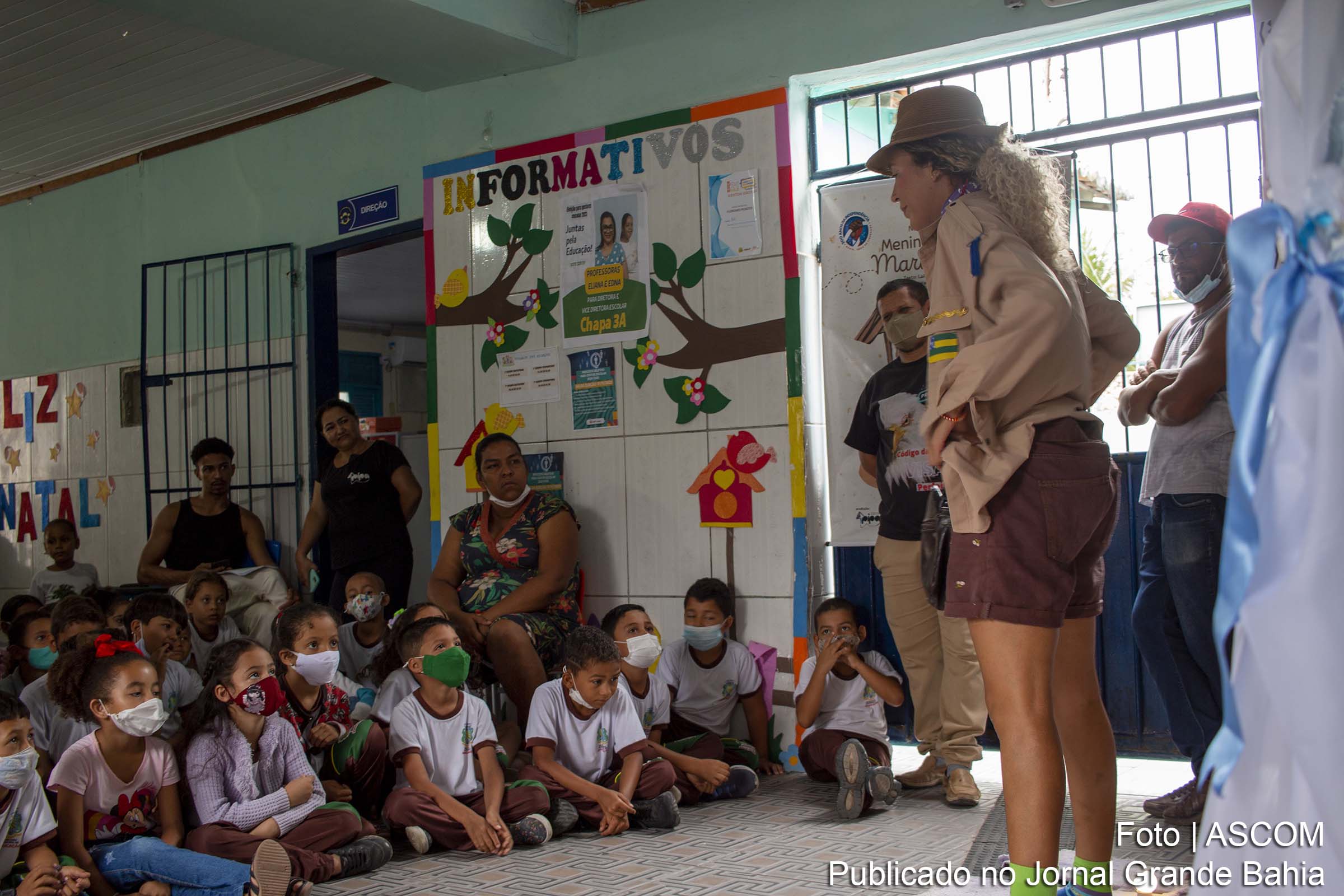 Projeto teatral percorre escolas públicas do município, levando a história da militar baiana Maria Quitéria para centenas de crianças.