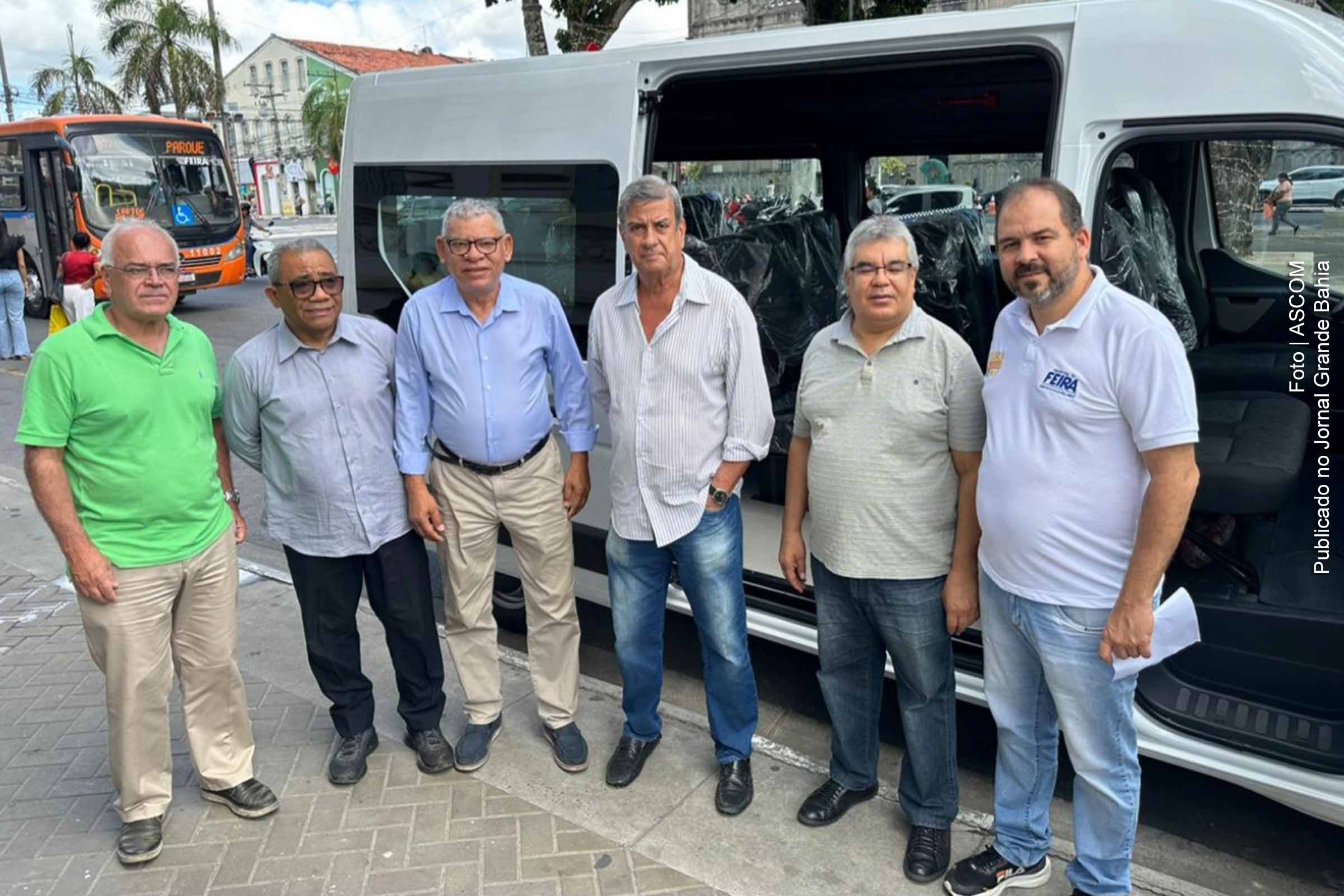 A Prefeitura de Feira de Santana recebe van doada por emenda parlamentar do deputado federal Márcio Marinho, destinada à Associação SOS com Cristo na região do Tomba.