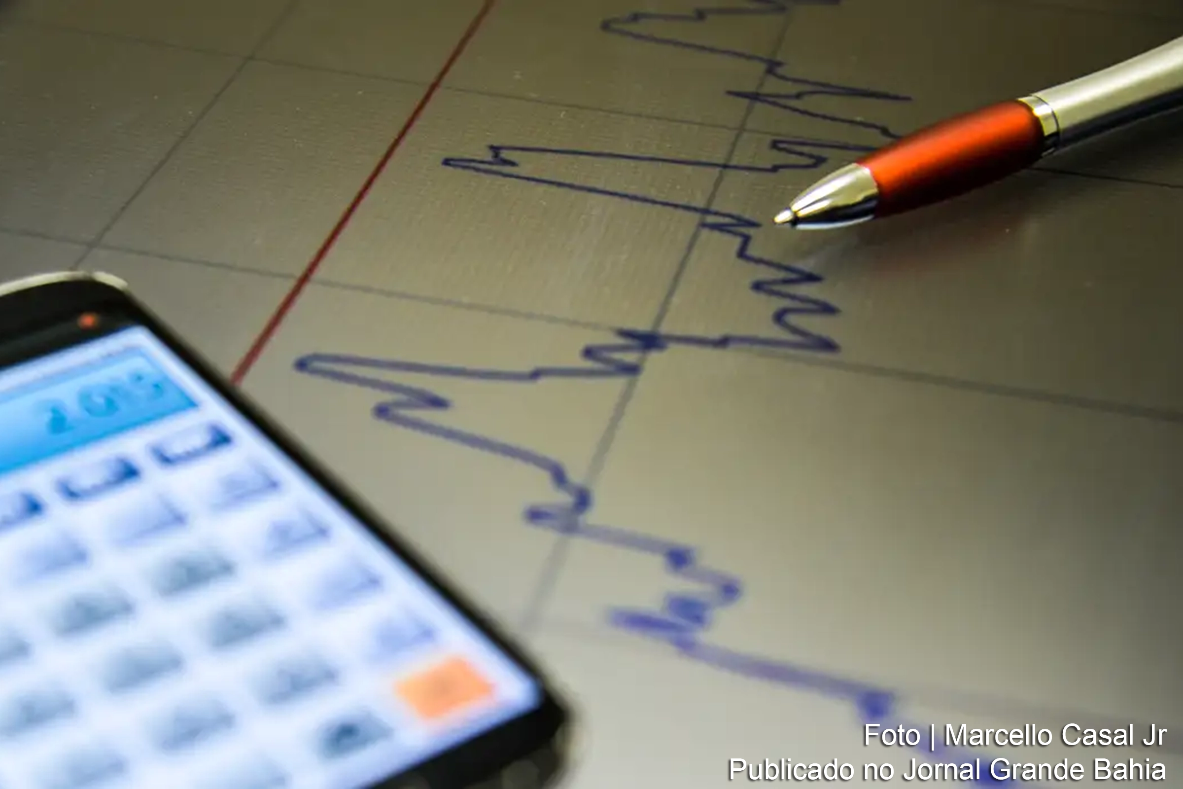 Ibovespa atinge novo patamar histórico impulsionado por perspectivas de queda de juros nos EUA e no Brasil.