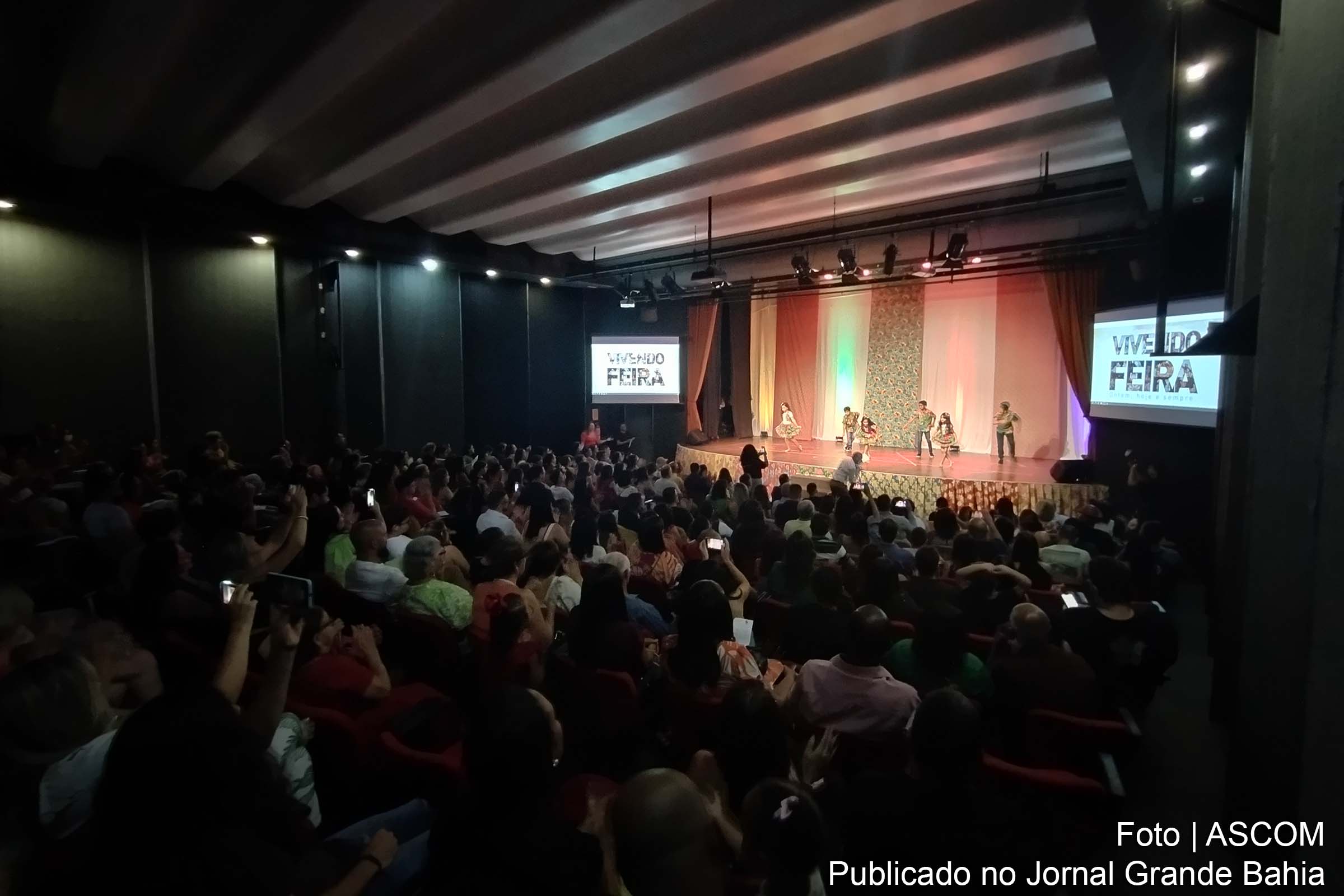 Crianças do 3º ano protagonizam espetáculo que exalta a história de Feira de Santana e homenageia figuras importantes para o município.
