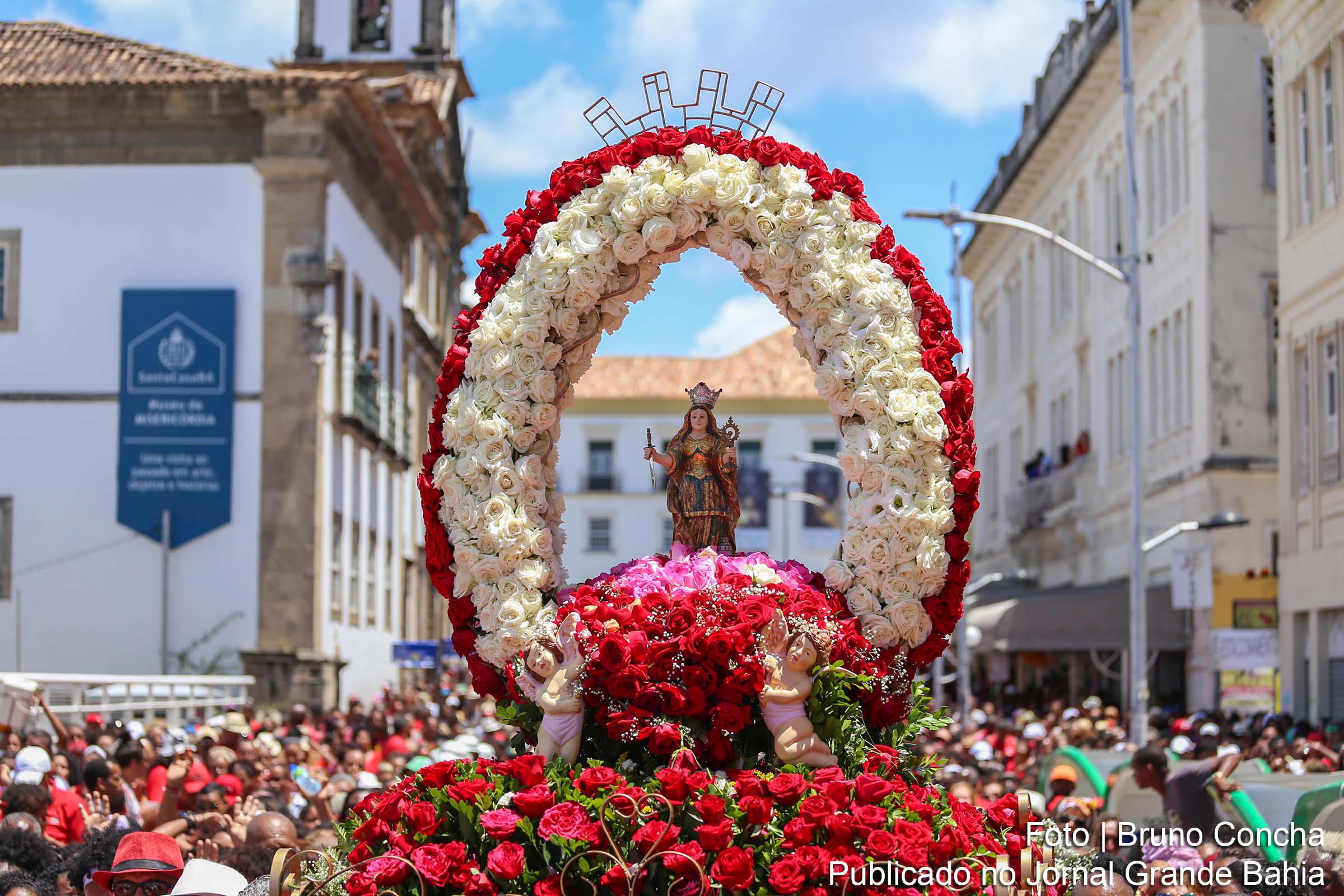 Com três séculos de história, a Festa de Santa Bárbara enche as ruas do Centro Histórico de Salvador de cores, fé e tradição.