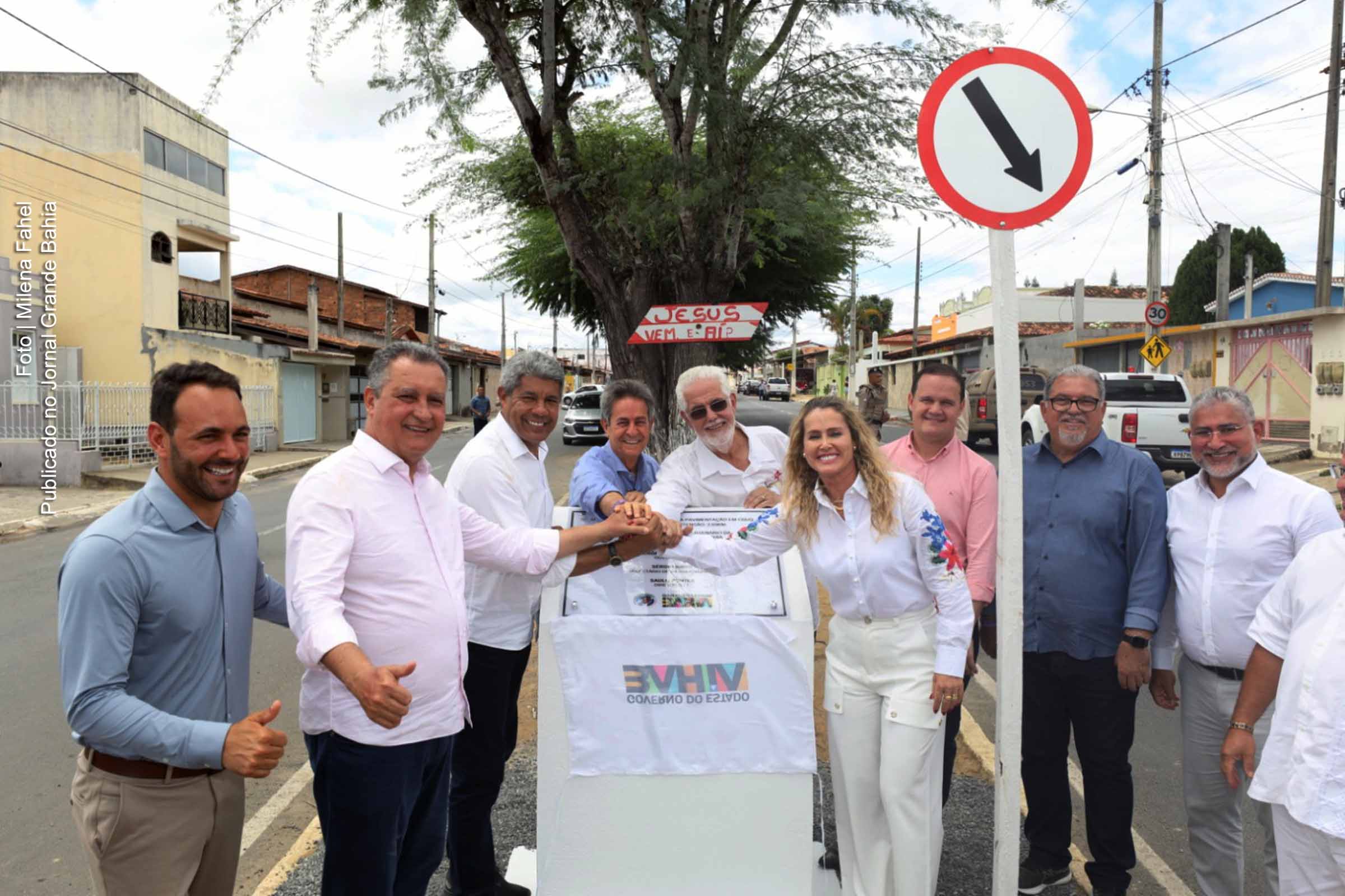 Investimentos em infraestrutura, saúde e educação marcam uma nova era para Jaguaquara; Governador Jerônimo Rodrigues e ministro Rui Costa participaram de atos inaugurais.