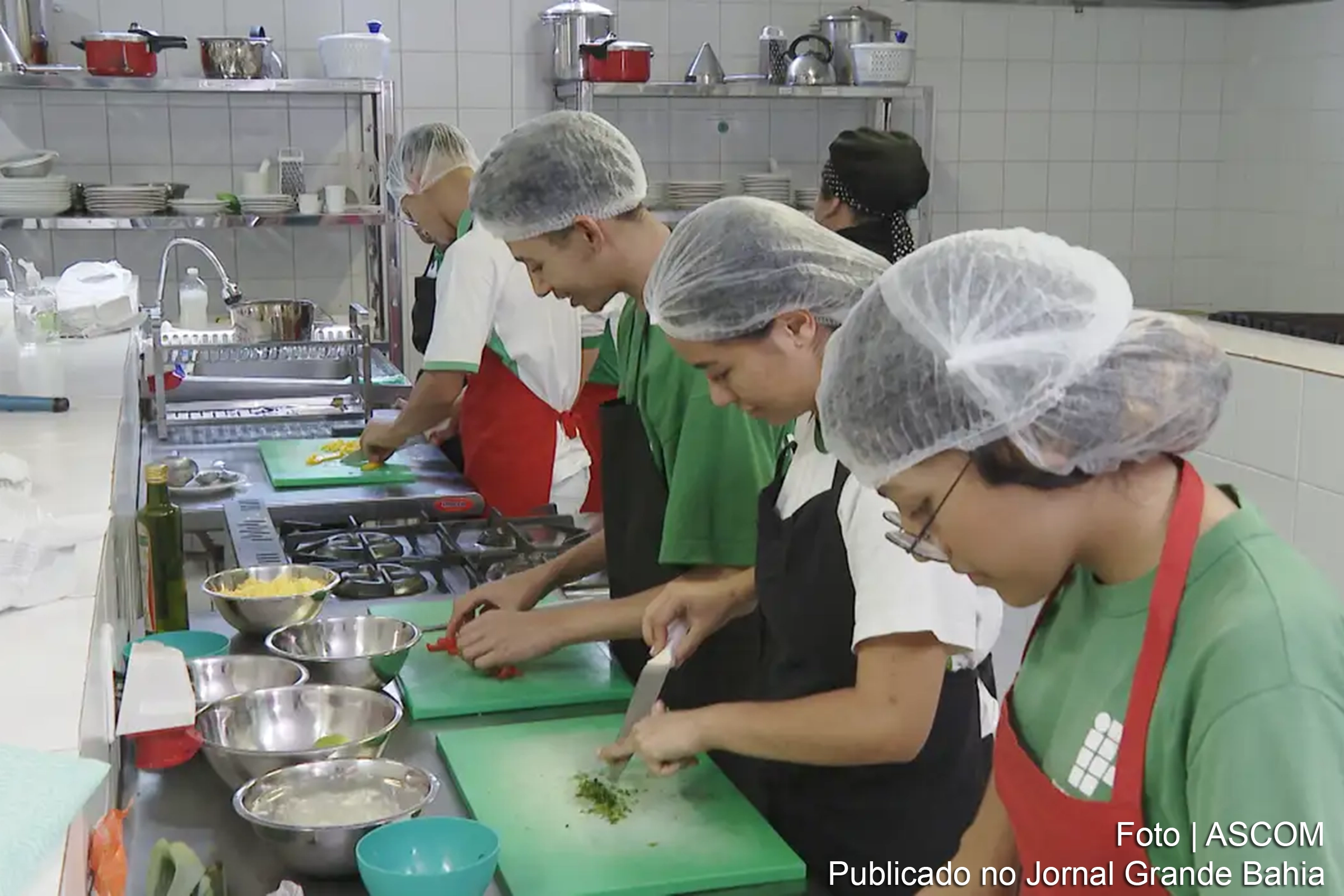 Presidente Lula revela plano de inaugurar novos campi até 2026, fortalecendo educação profissional e tecnológica.
