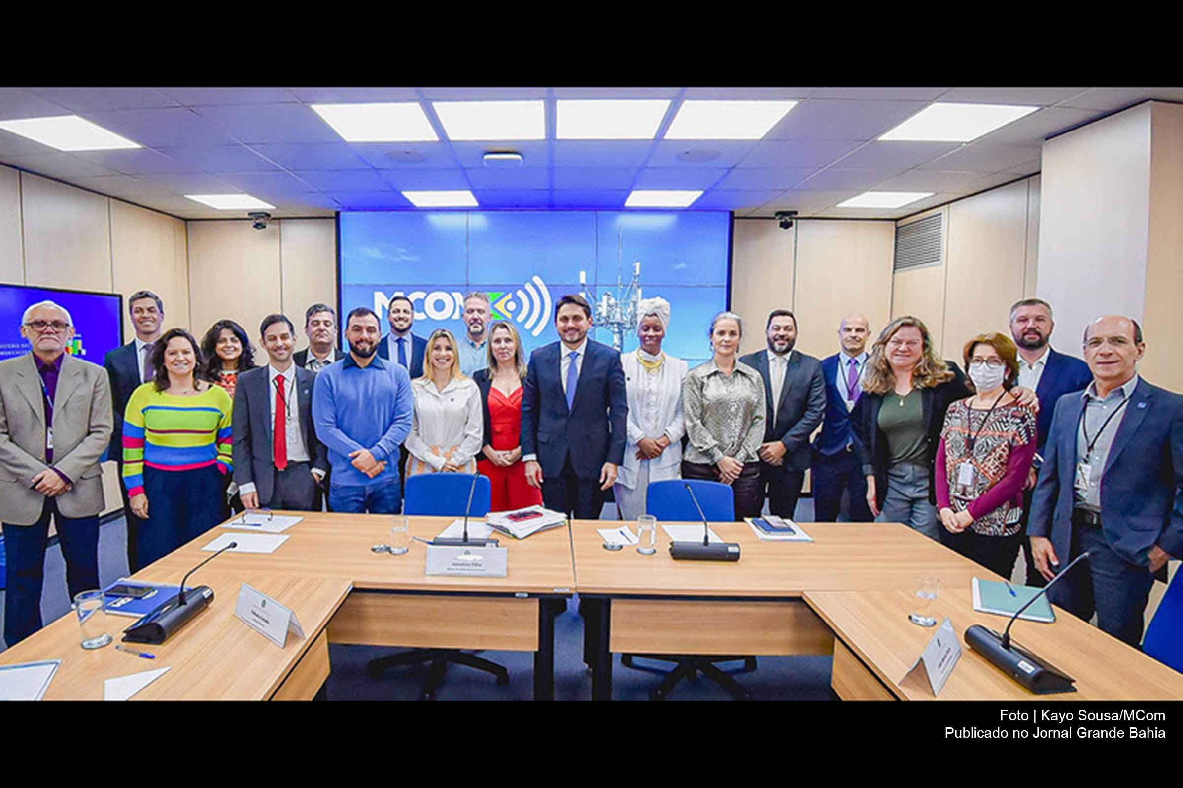 Juscelino Filho, ministro das Comunicações, destaca planos para 2024 após análise do desempenho do Ministério em reunião de balanço.