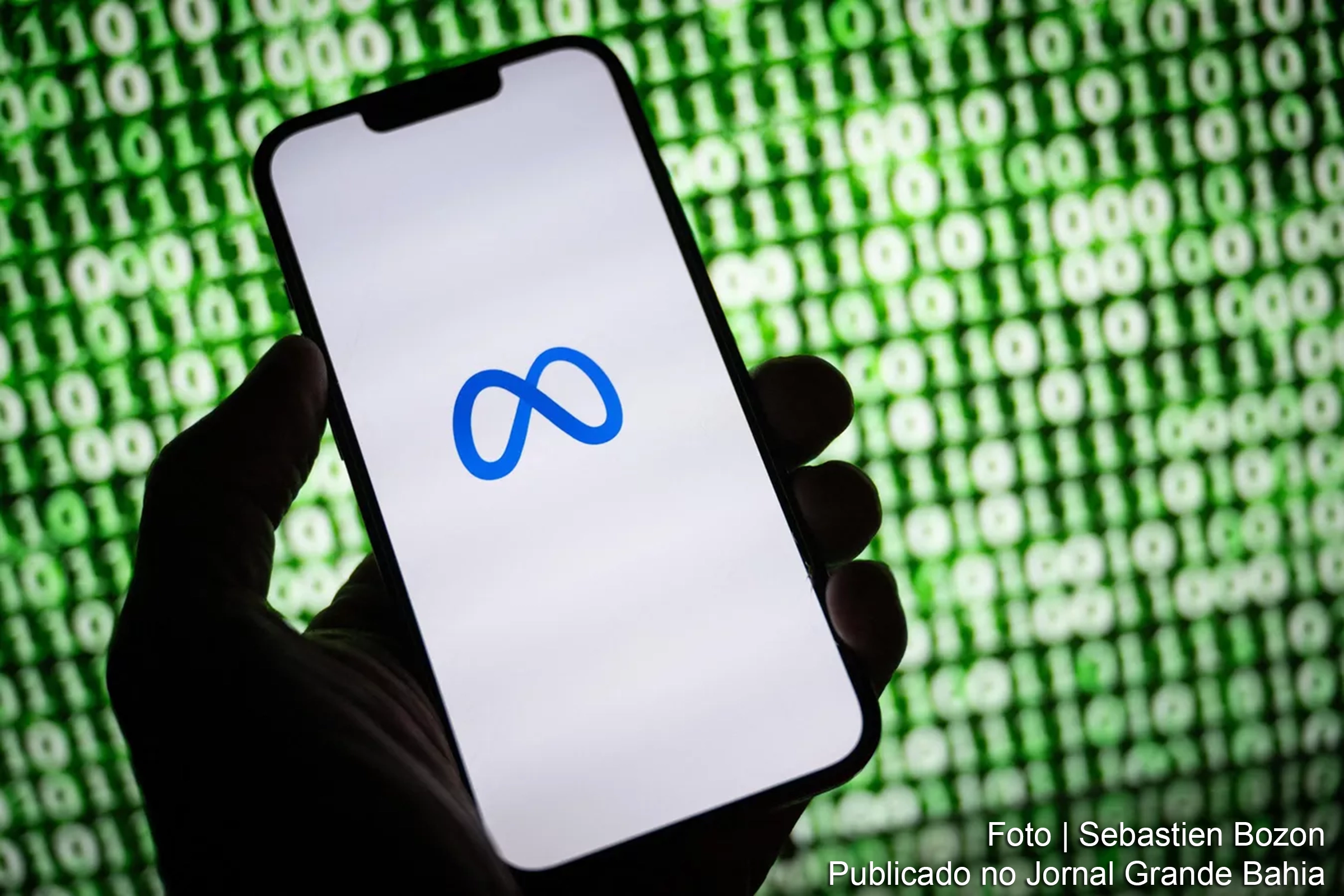 A Meta, proibida na Rússia, é acusada de intensificar a censura online, silenciando vozes de apoiadores palestinos durante o conflito Israel-Hamas, revela relatório da Human Rights Watch.