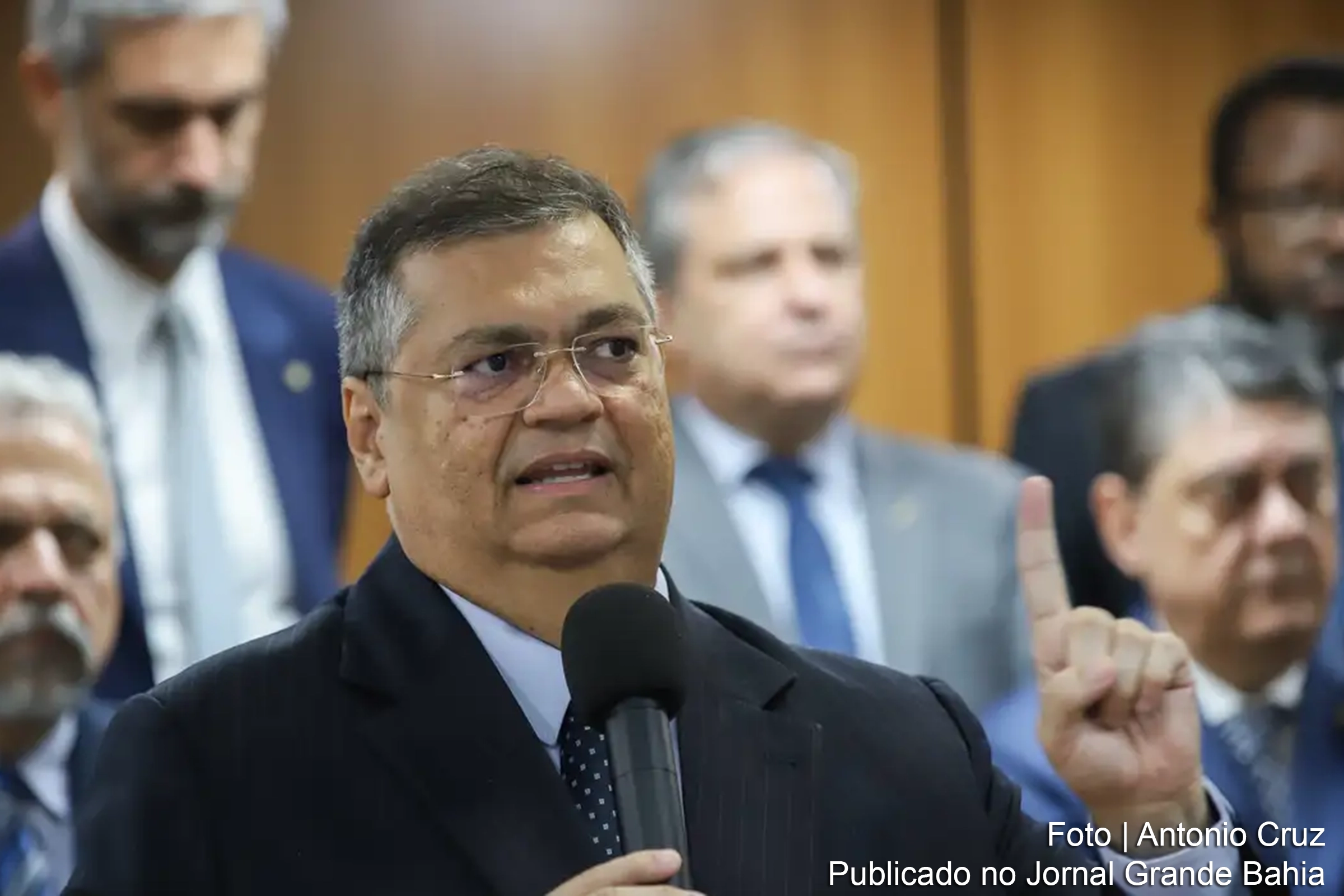 Projeção indica queda de 6% no número de assassinatos em 2023, diz Flávio Dino