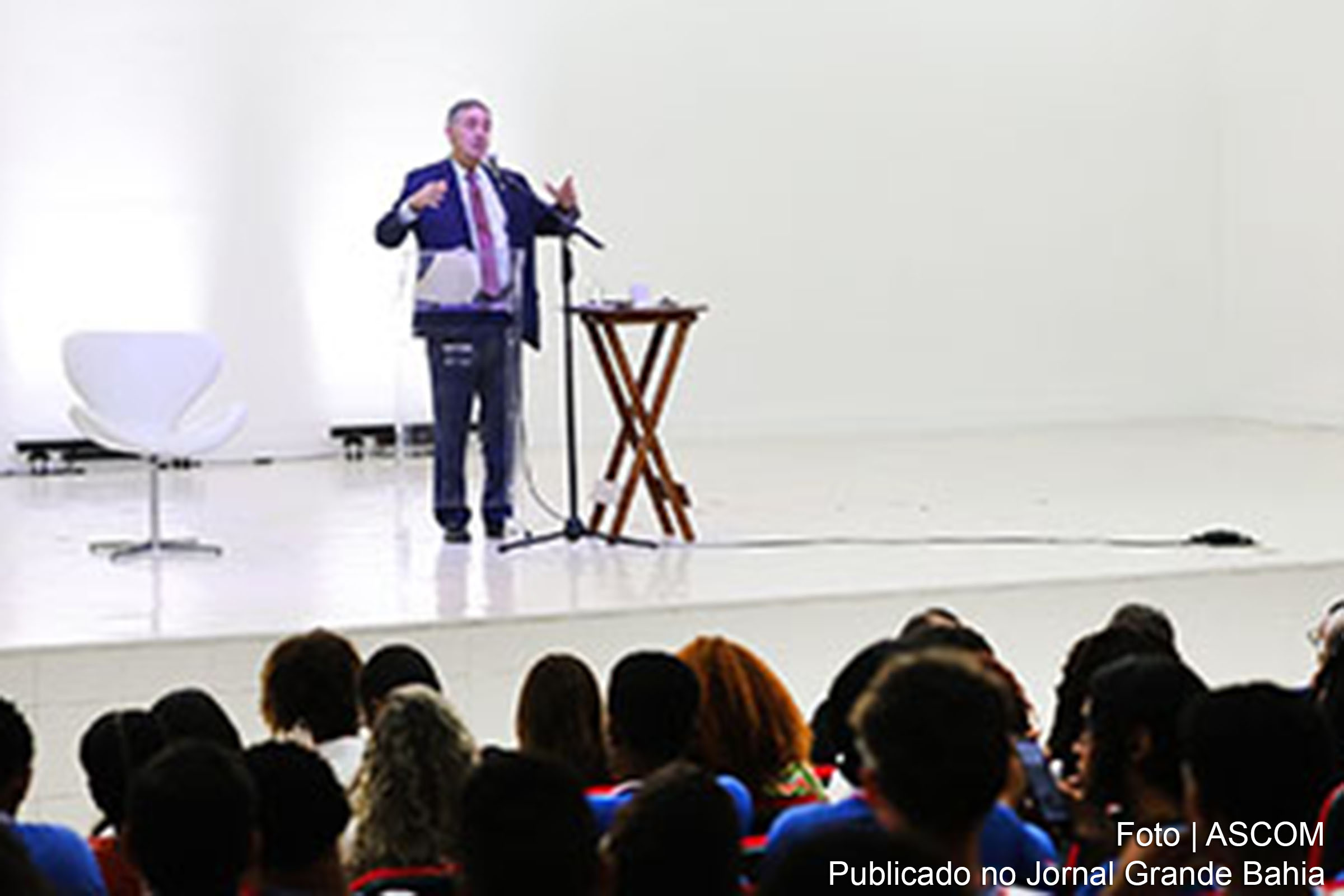Presidente do STF e do CNJ, Luís Roberto Barroso, destaca valores e reflexões em palestra para jovens em Lauro de Freitas.