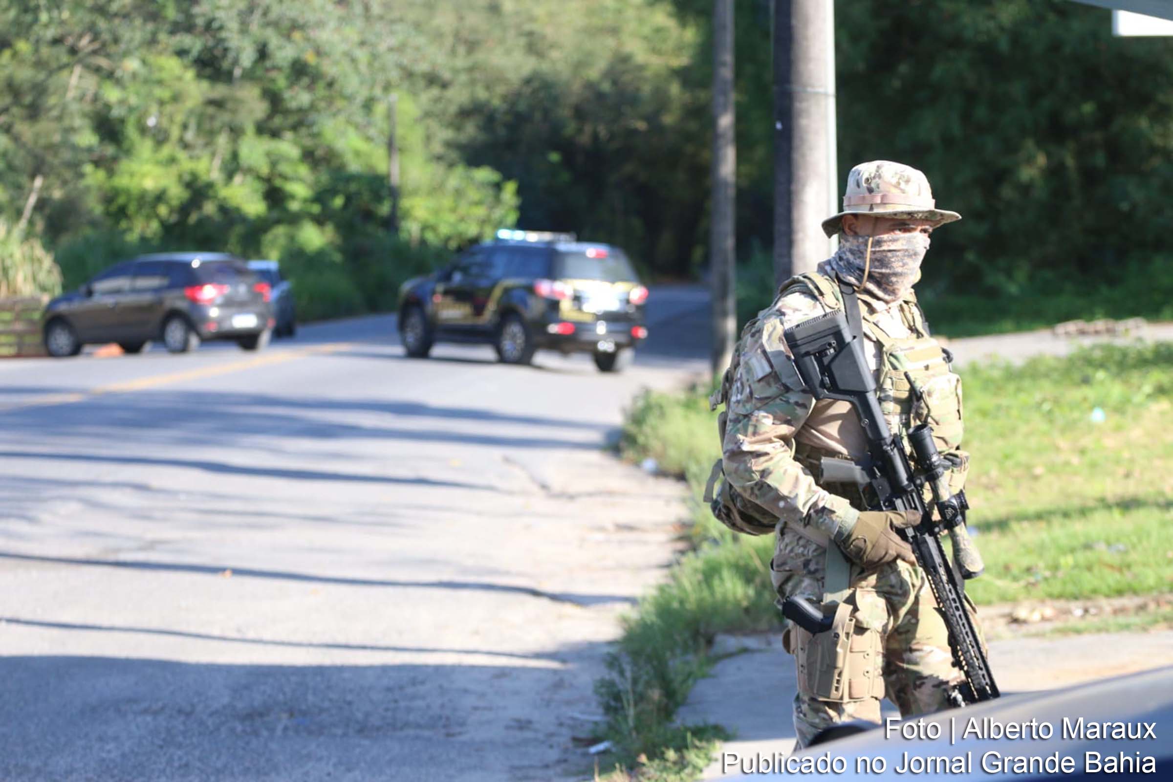 Força Integrada de Combate ao Crime Organizado (FICCO) e Polícia Militar localizam e confrontam traficantes envolvidos com homicídios e roubos que exibiam armas nas redes sociais.