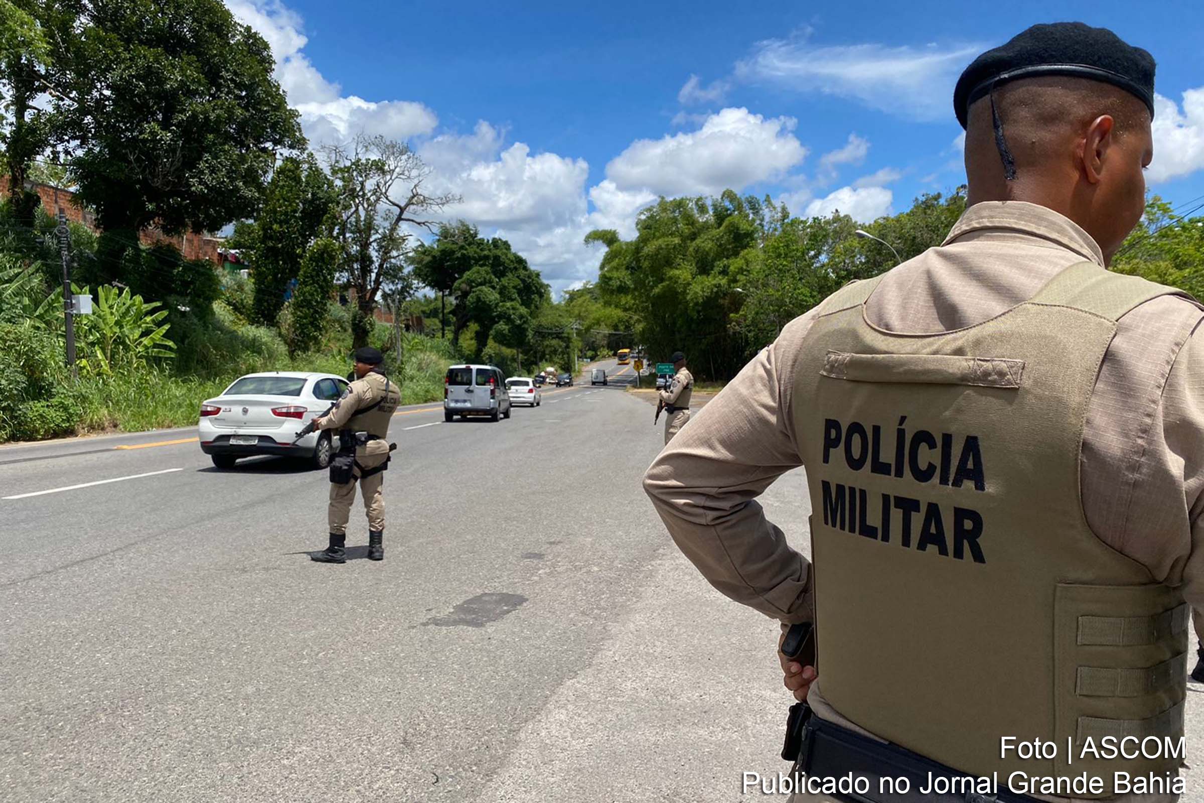 Comando Especializado de Policiamento Rodoviário mobiliza 400 policiais para intensificar o patrulhamento durante o Natal e Réveillon.