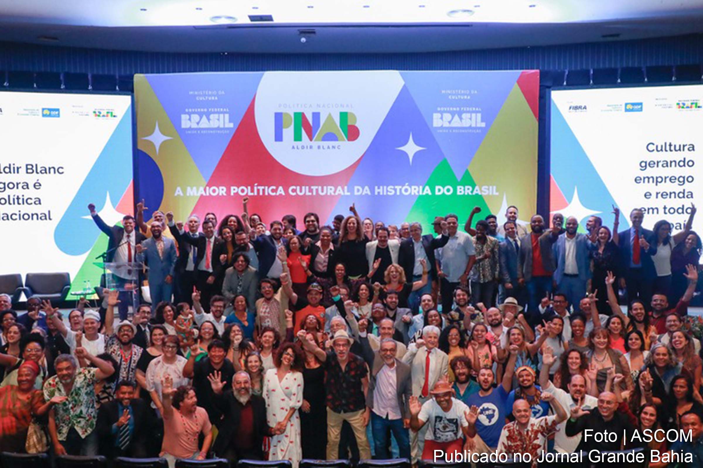 Ministério da Cultura celebra a ampla adesão de estados e municípios à PNAB, que destina R$ 15 bilhões até 2027 para fomento à cultura.