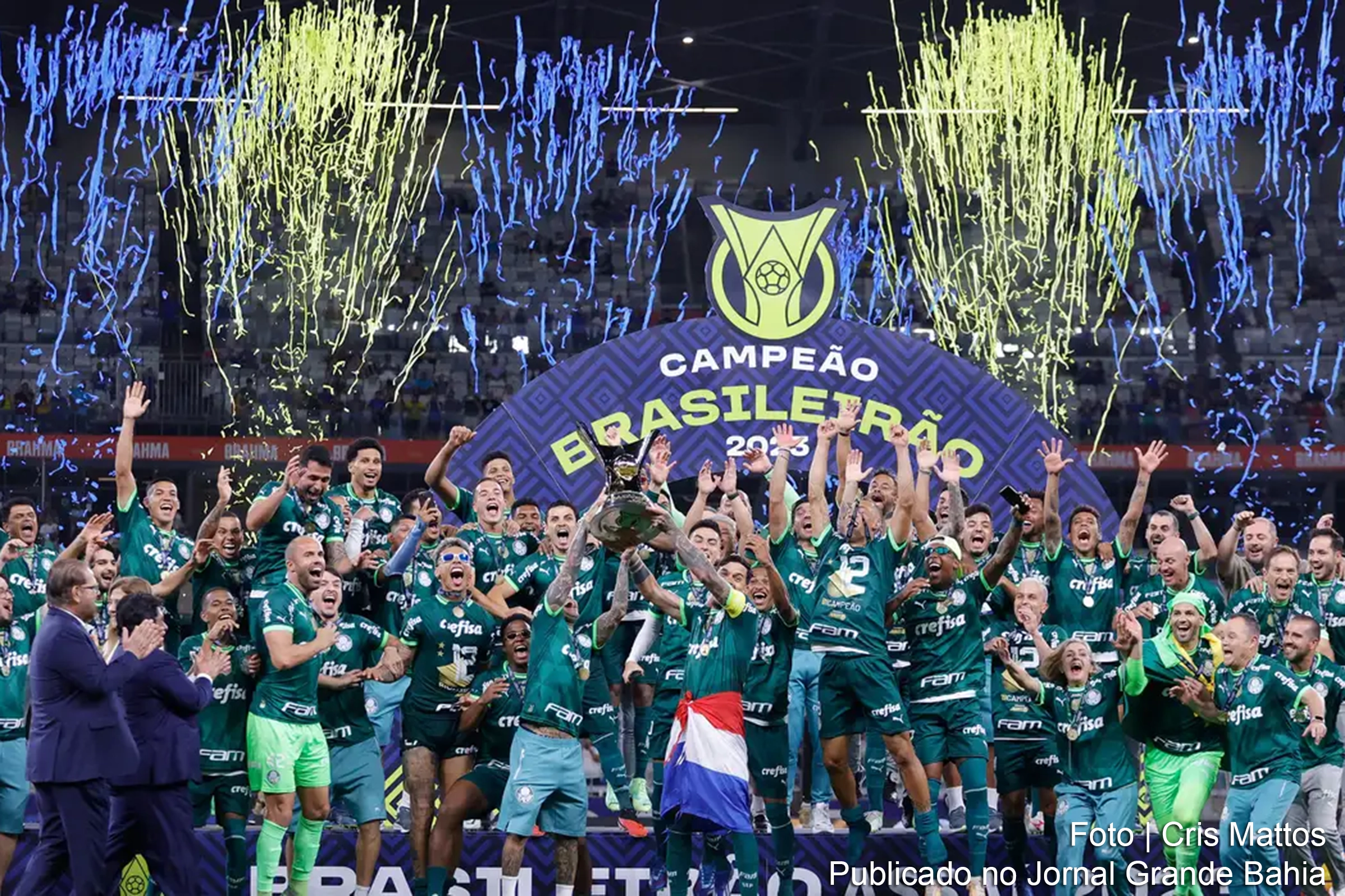 Verdão assegura o título ao empatar em 1 a 1 com o Cruzeiro, enquanto Santos é rebaixado pela primeira vez na história.