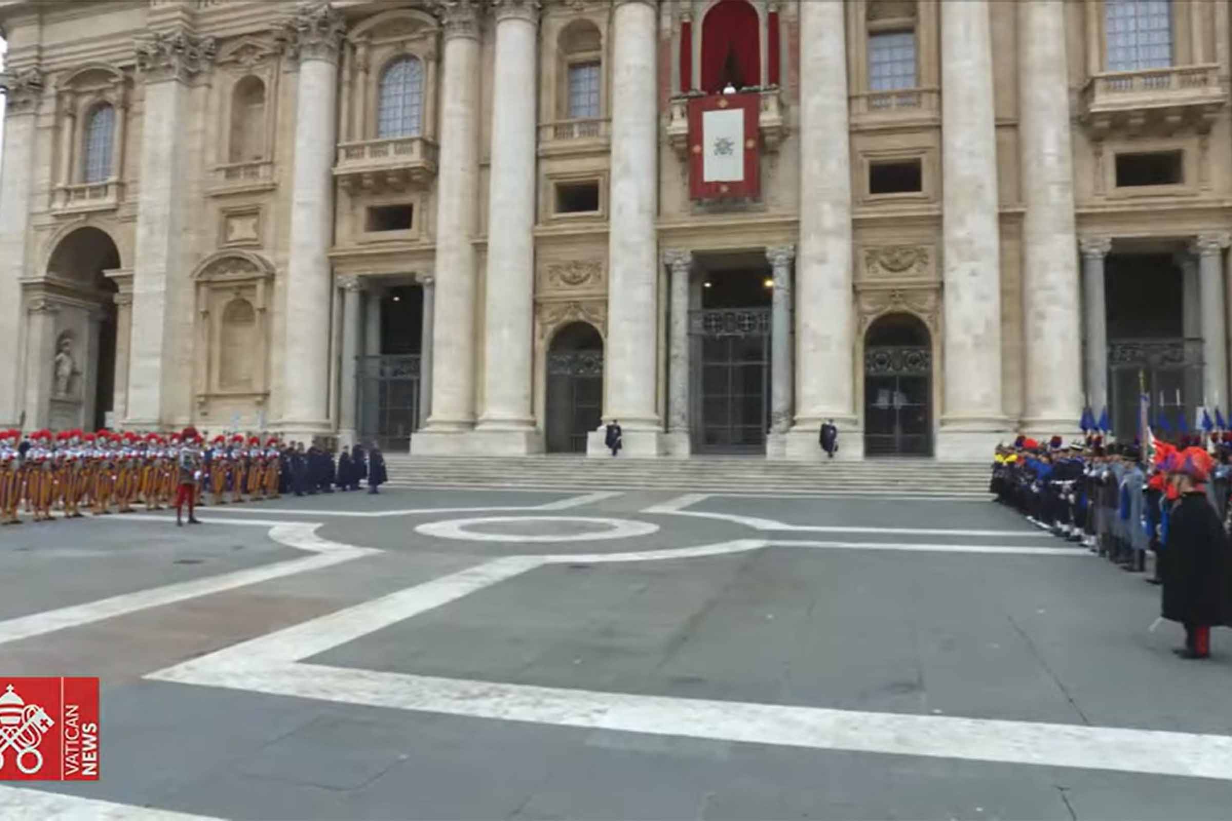 Papa Francisco pede um não à guerra e uma busca pela paz em mensagem Urbi et Orbi.