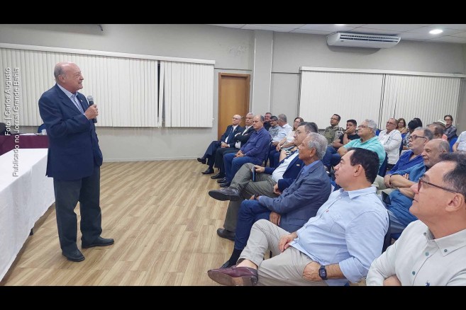 Pesquisador e escritor Joaci Goes palestra em Feira de Santana.