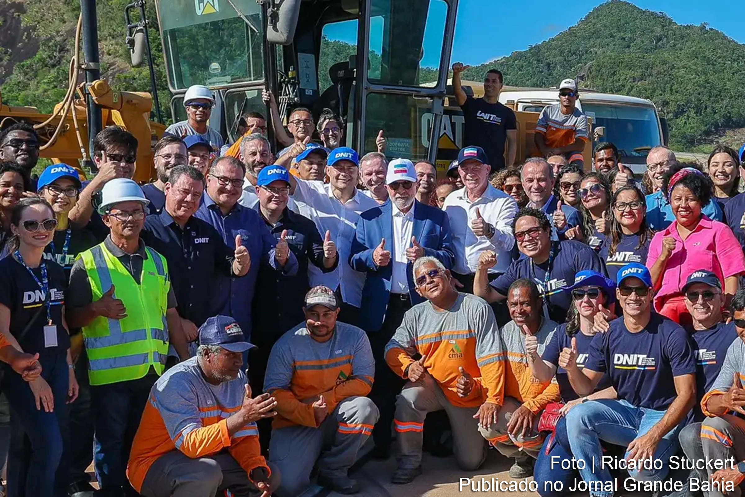 Presidente Lula visita obra viária na BR 101, investindo em infraestrutura para impulsionar o desenvolvimento e o tráfego entre Serra e Cariacica.