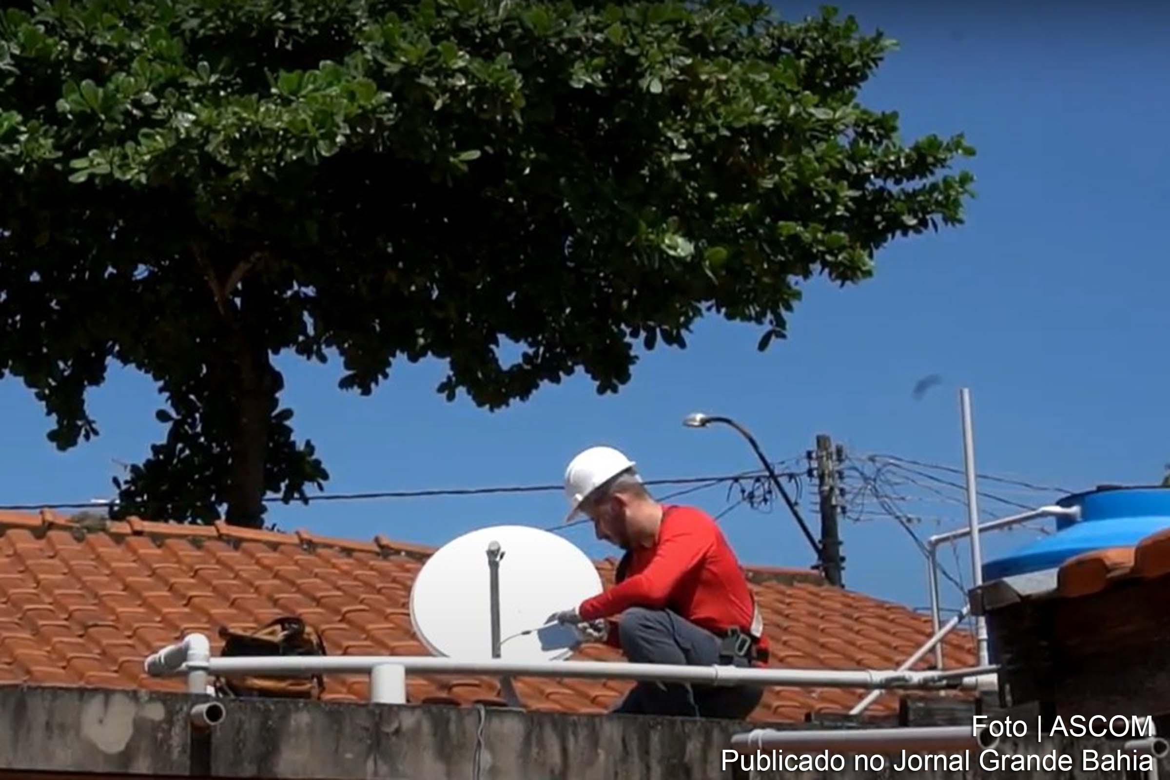 Novas parabólicas digitais beneficiam mais de 125 mil famílias em cidades como Jequié, Barreiras e Teixeira de Freitas.