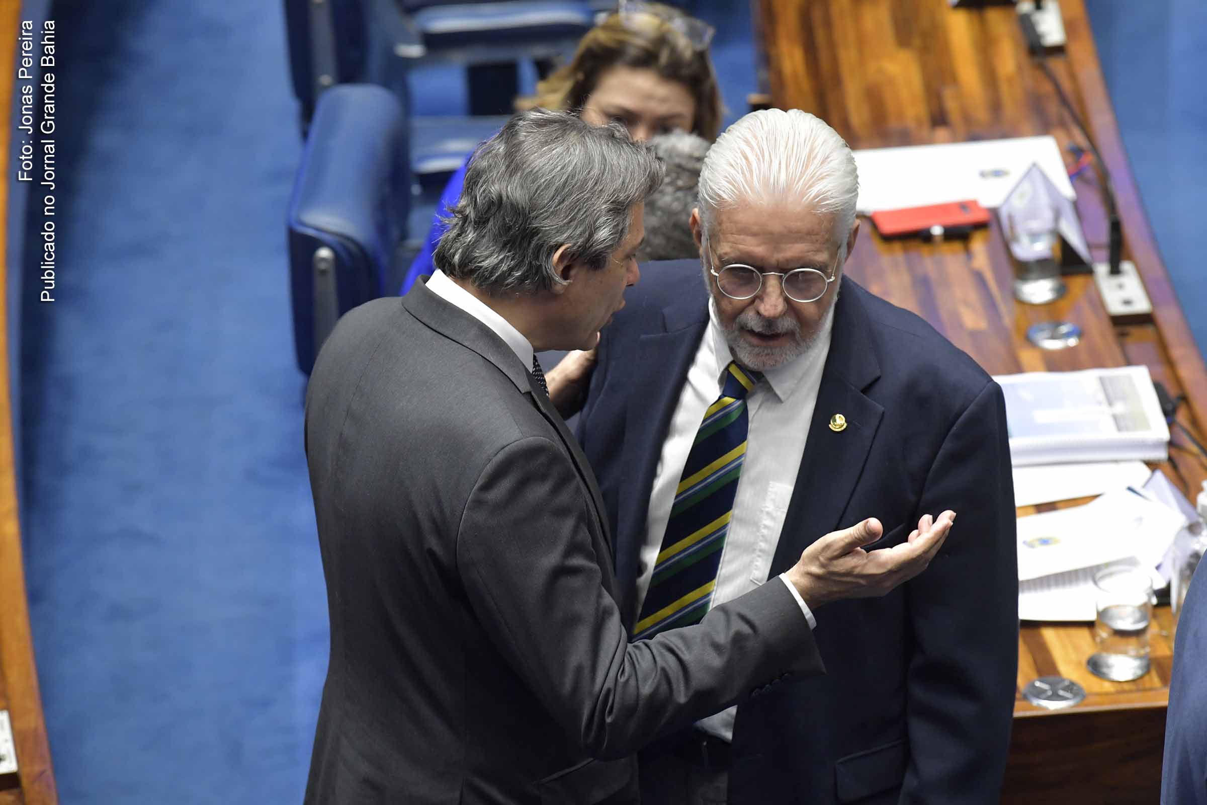 Composta por senadores e deputados, a Comissão Representativa do Congresso Nacional ficará de plantão durante o recesso legislativo, zelando pela preservação da competência legislativa e exercendo atribuições urgentes. Senador da Bahia, Jaques Wagner é um dos membros. 
