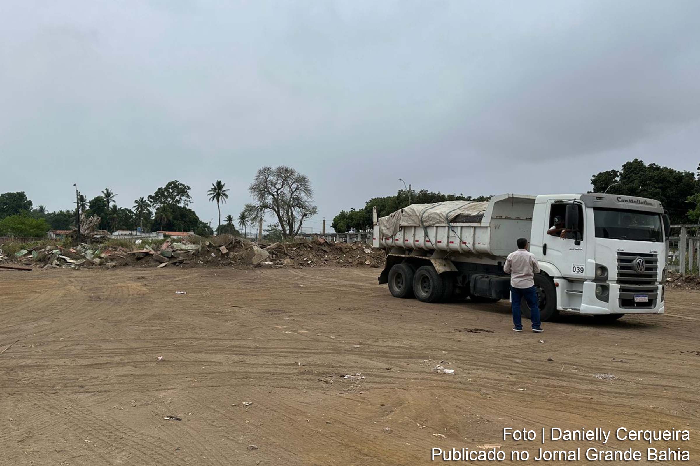 A Secretaria de Agricultura (Seagri) realiza trabalhos intensivos de limpeza e remoção de entulhos no Parque de Exposições João Martins da Silva.