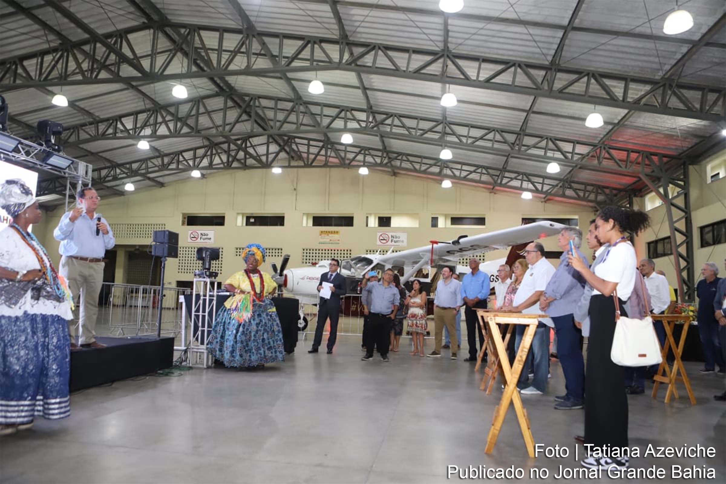 Evento no hangar da Abaeté Linhas Aéreas destaca a ampliação das opções de voos na Bahia, impulsionando o turismo regional.