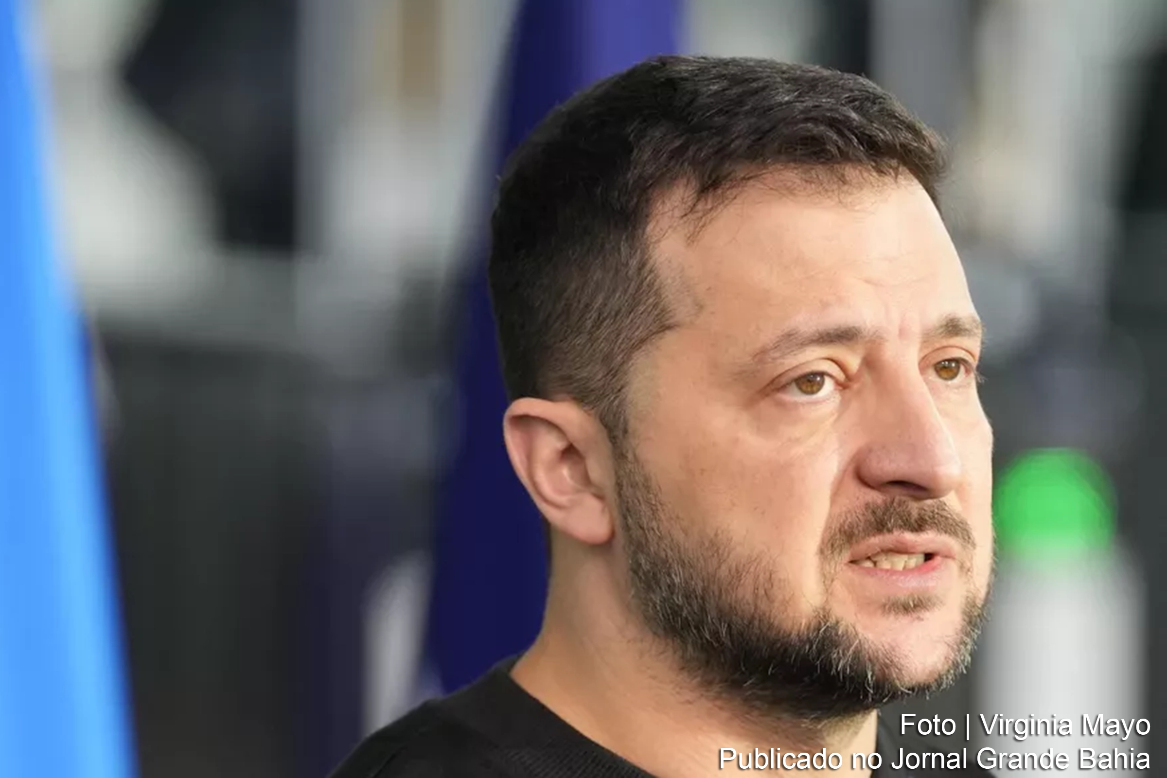 Discursos otimistas do presidente ucraniano, Vladimir Zelensky, perdem força entre equipe e militares, gerando divisões e críticas.