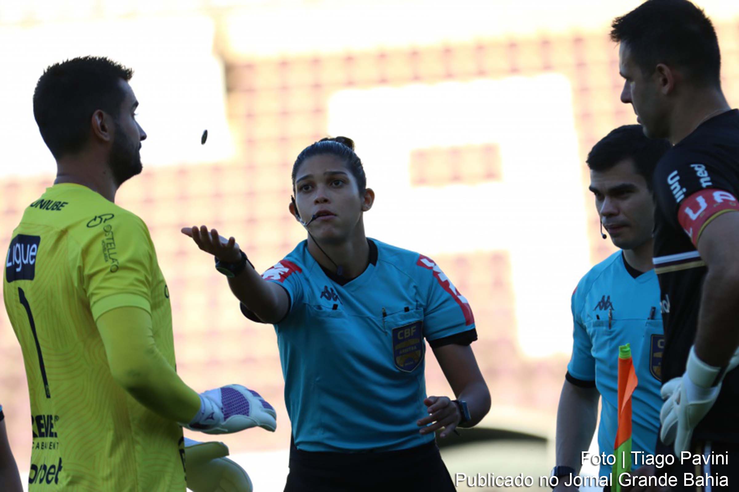 Presidente da Comissão de Arbitragem anuncia a escalação de seis mulheres para atuarem na partida entre Fortaleza e América-RN, marcando a presença feminina na Copa do Nordeste 2024.