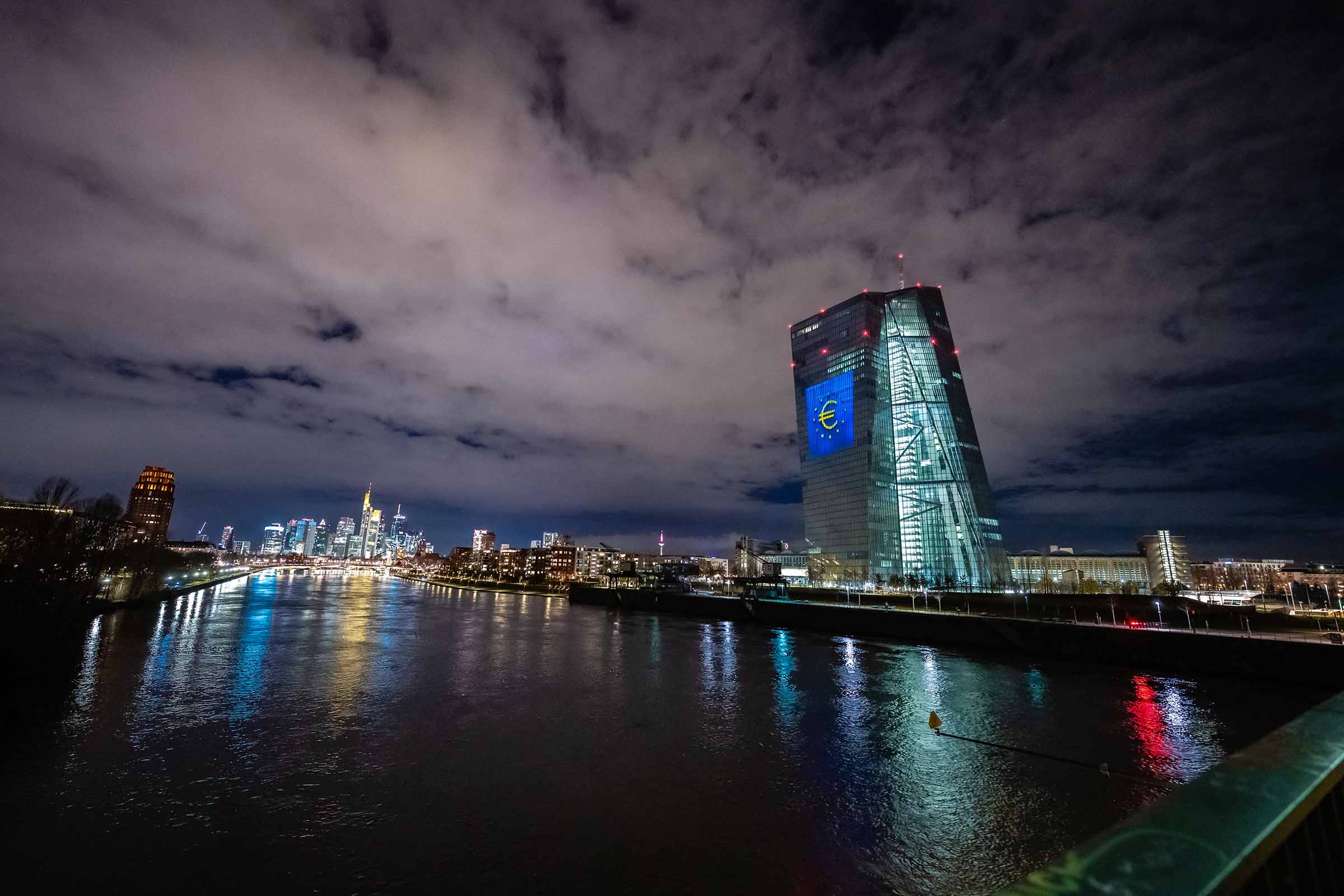 Inflação na Zona Euro atinge 2,9%, trazendo desafios para o Banco Central Europeu