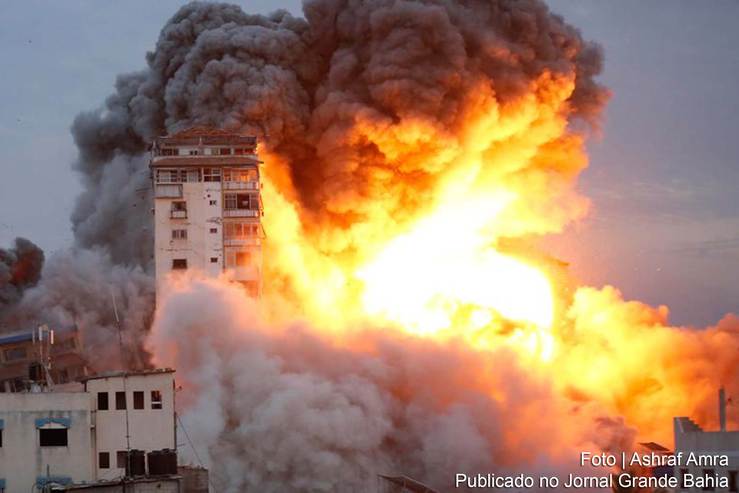 Conflito persistente na região intensifica-se, atingindo um trágico marco de mais de 25 mil mortos em Gaza, com ações ofensivas israelenses e lançamento de foguetes por grupos palestinos.