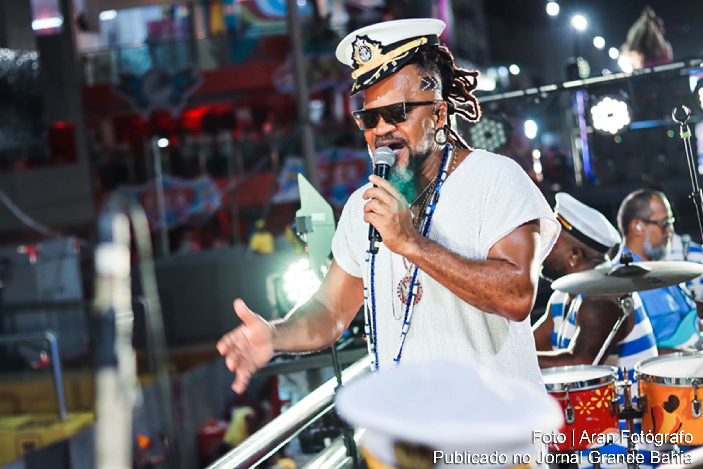 Carlinhos Brown estreia camarote exclusivo no Carnaval de Salvador 2024, celebrando 45 anos de carreira