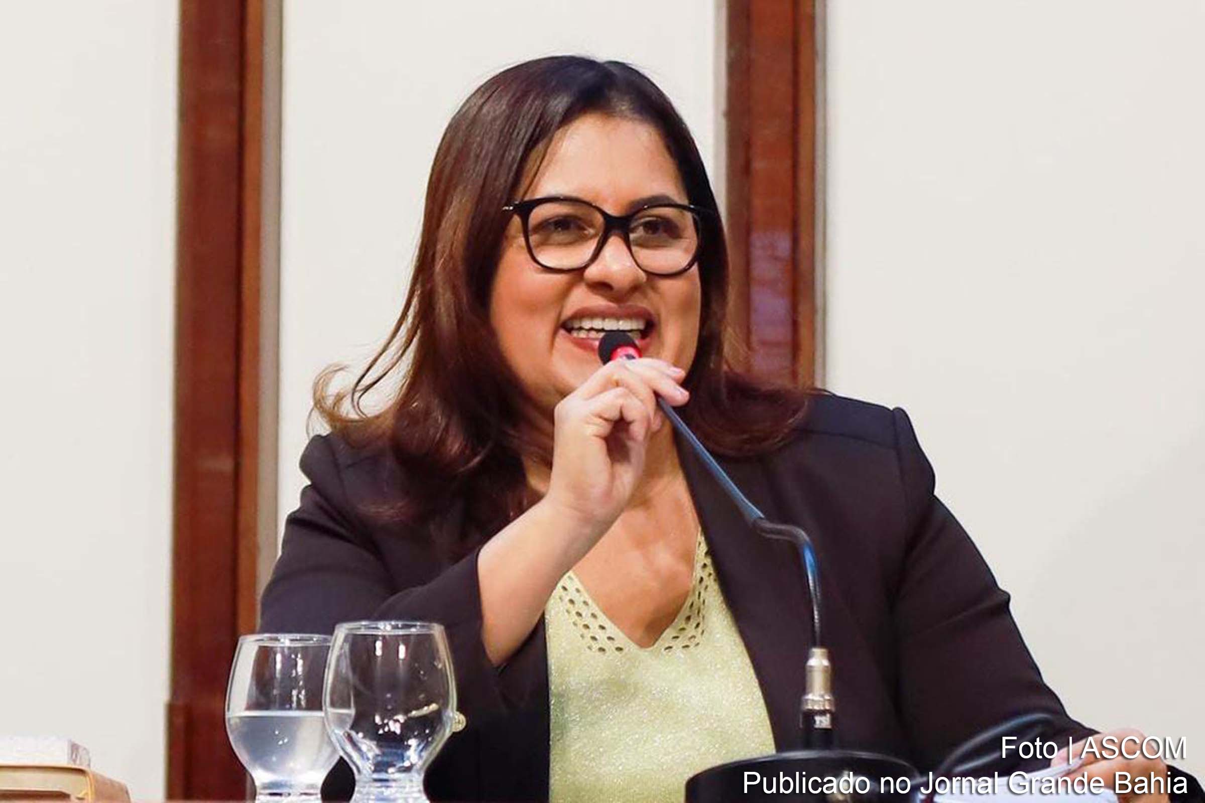 Deputada Kátia Oliveira apresenta na ALBA a Indicação 26319/2023, propondo o Poupança Jovem.